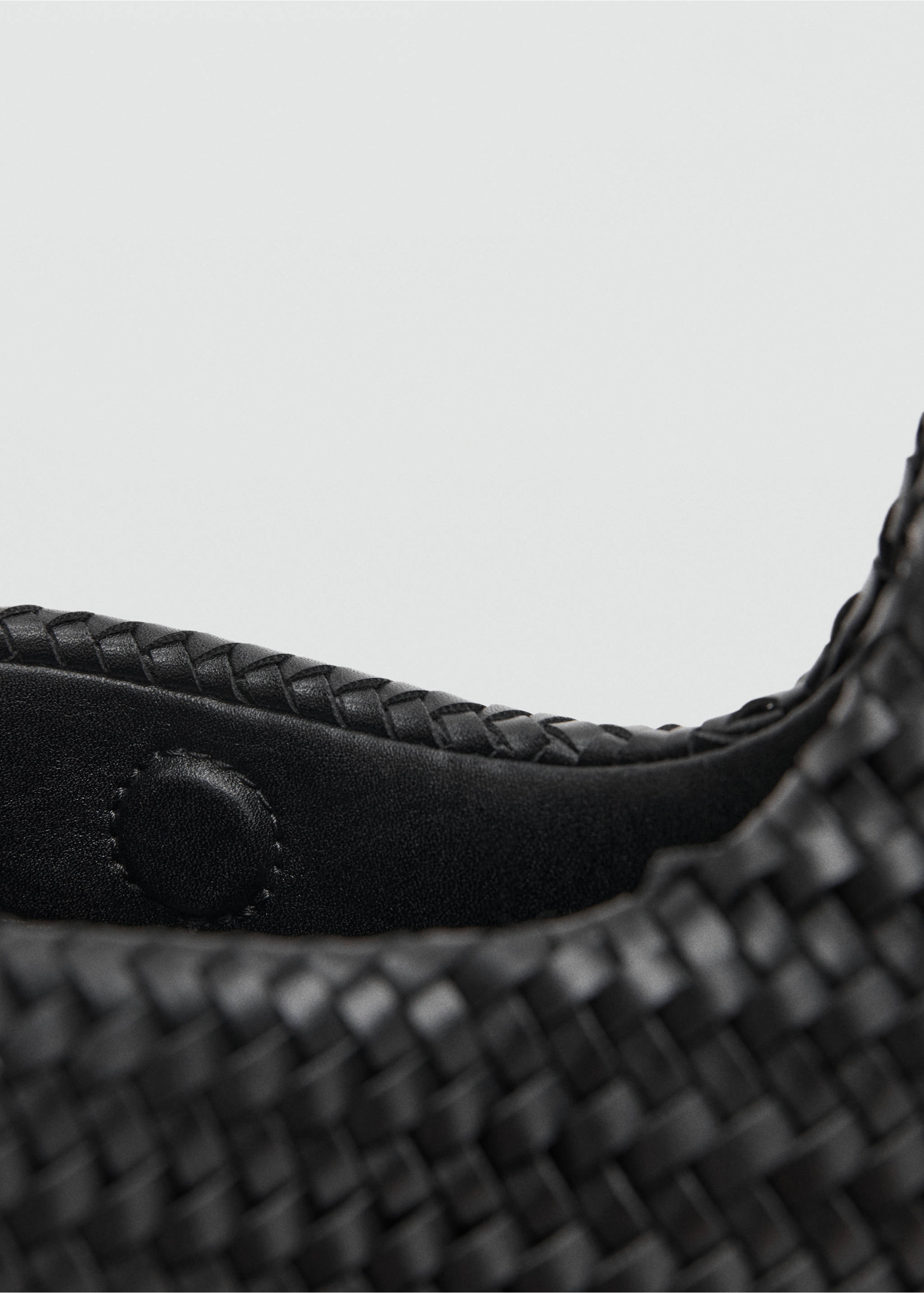 Braided shoulder bag - Details of the article 2, Black. Ref: 27077791-00.