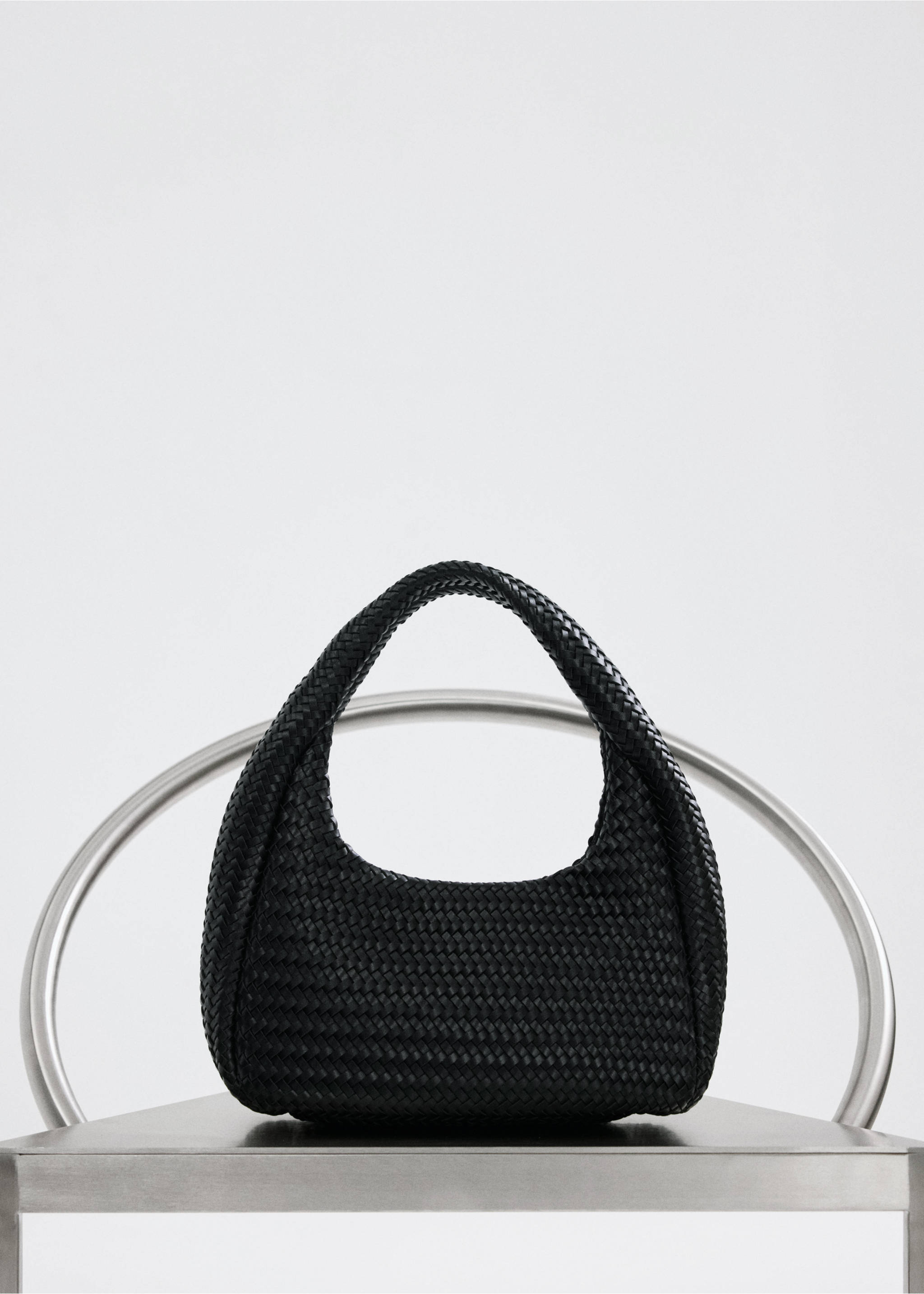Braided shoulder bag - Details of the article 9, Black. Ref: 27077791-00.