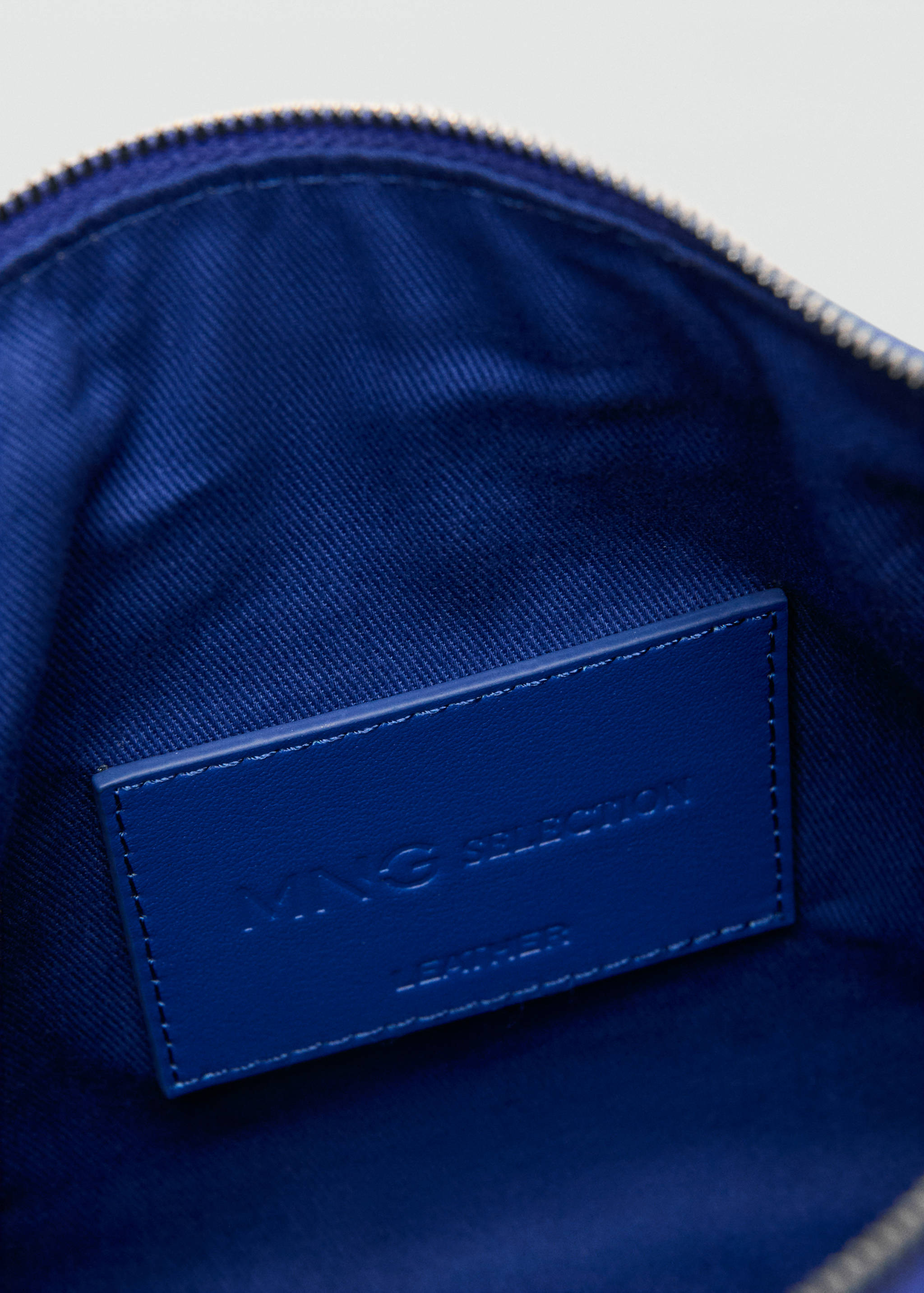 Leather drawstring bag - Details of the article 1