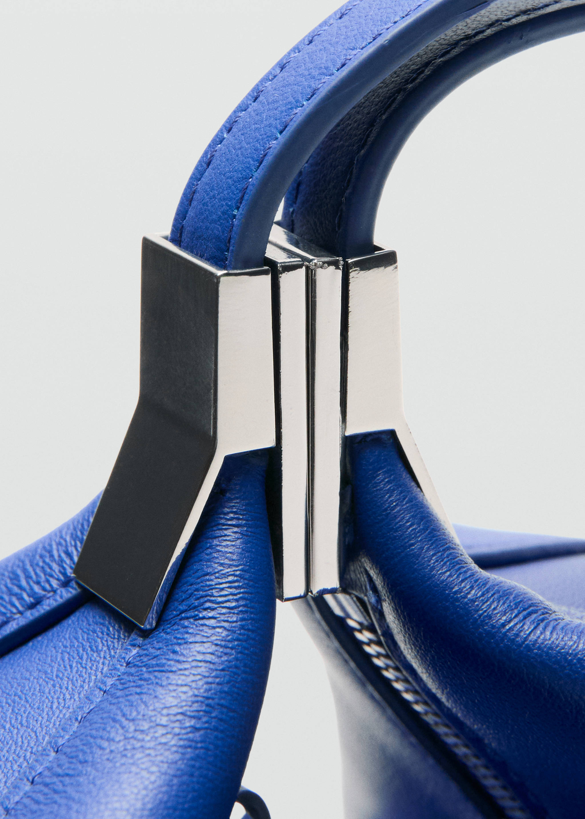 Leather drawstring bag - Details of the article 2