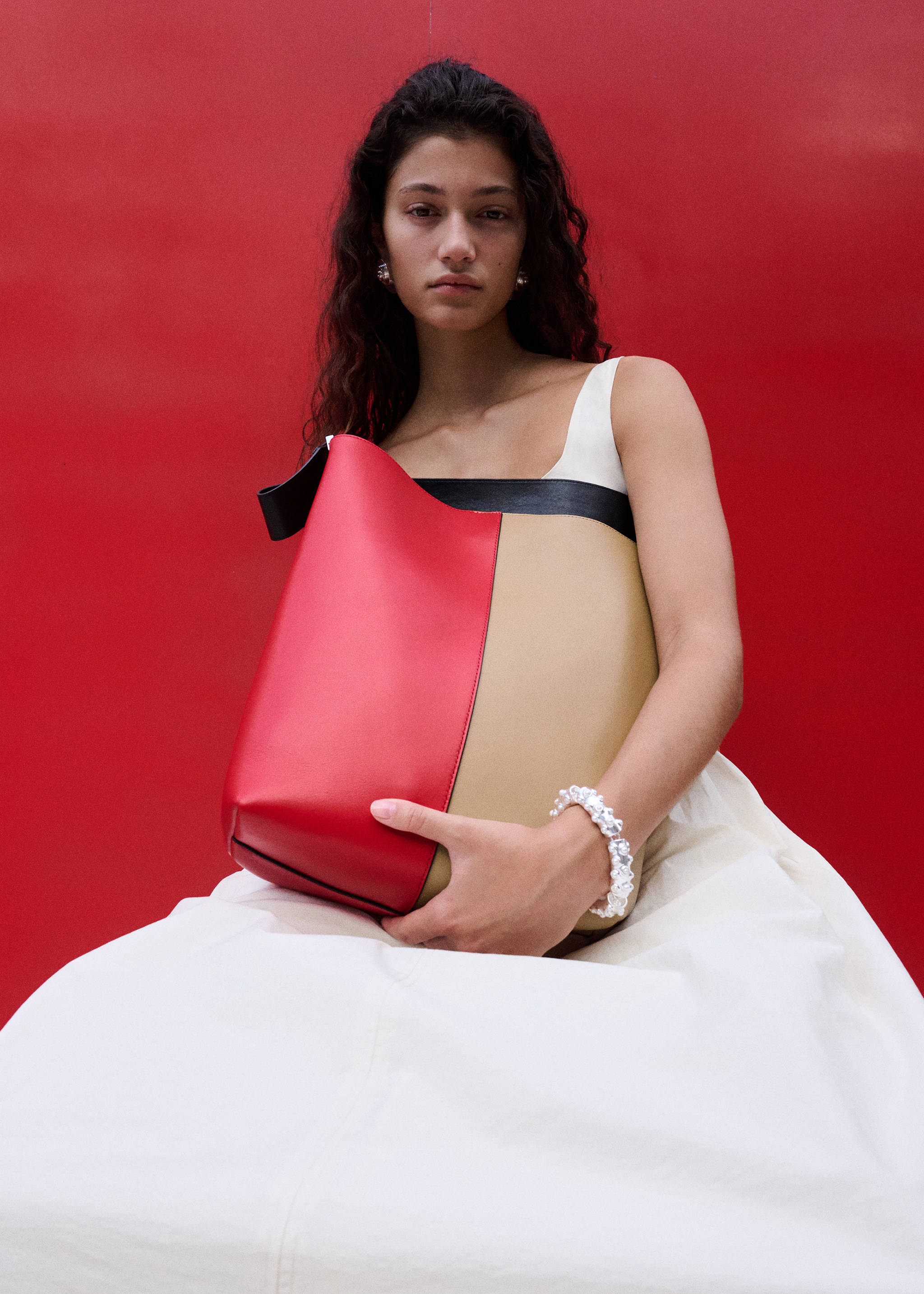 Rigid bangle with crystal appliqués - General plane, Silver. Ref: 27077797-00.