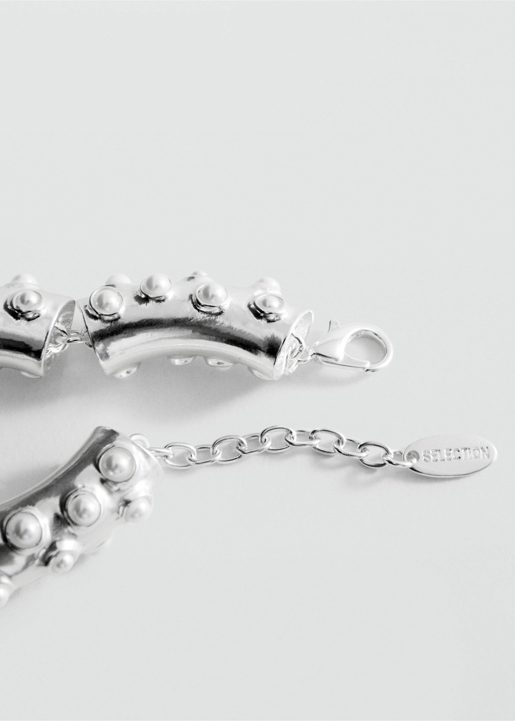 Bracelet with pearl appliques - Details of the article 1, Silver. Ref: 27077797-00.