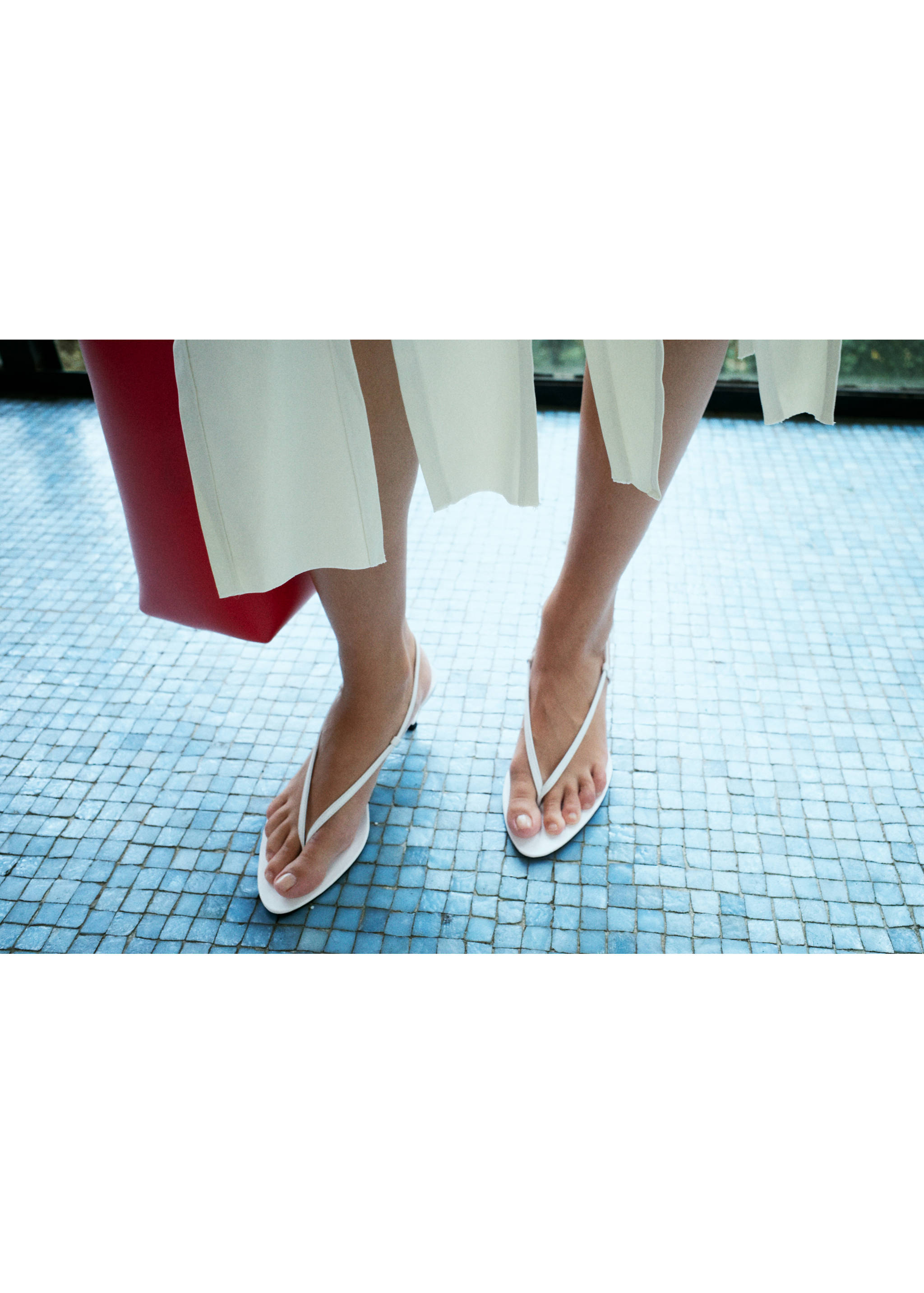 Falda midi tablas bajo asimétrico - Plano panorámico, Arena. Ref: 27077799-00.