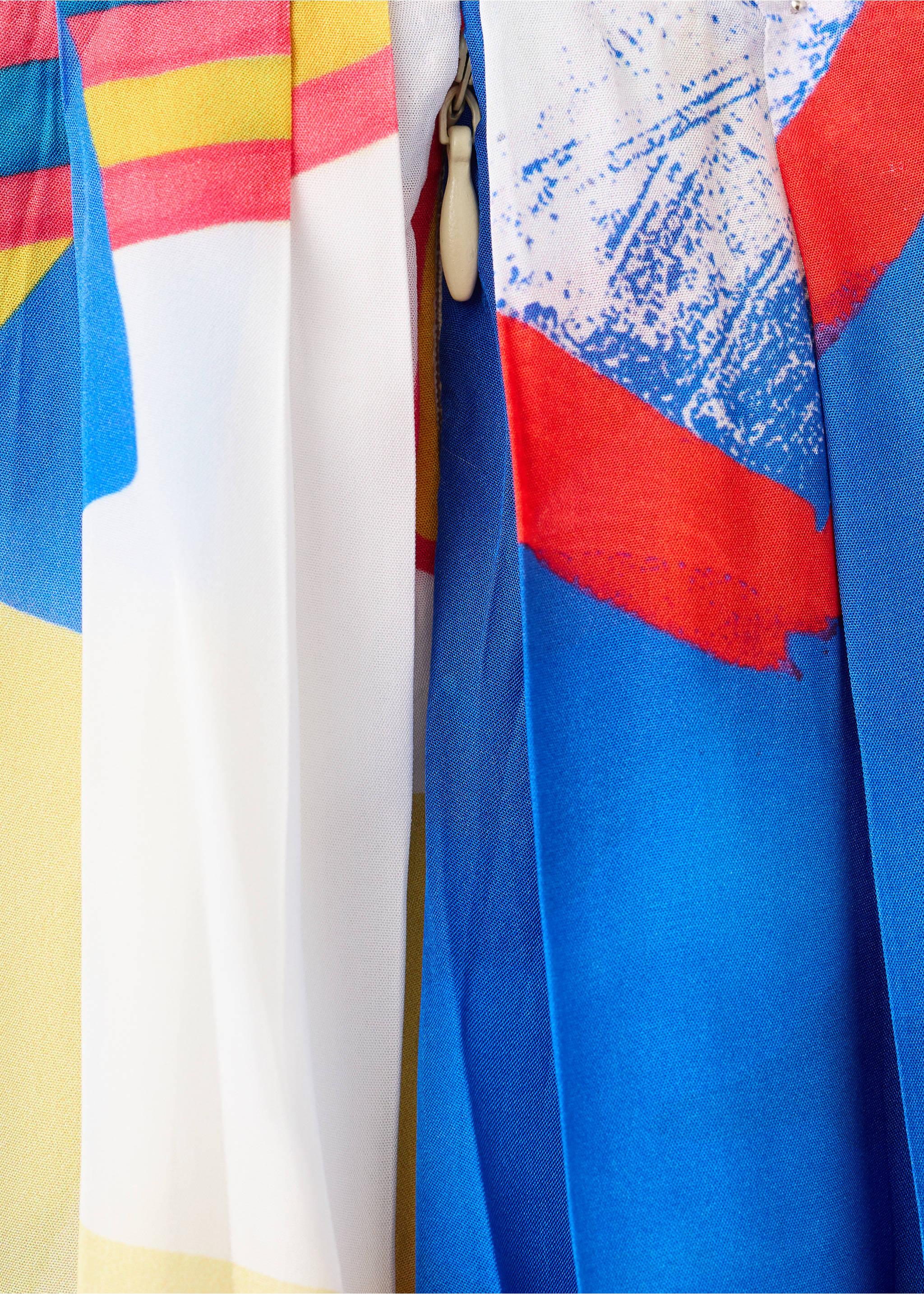 Asymmetrical printed skirt - Details of the article 0, Blue. Ref: 27077801-00.