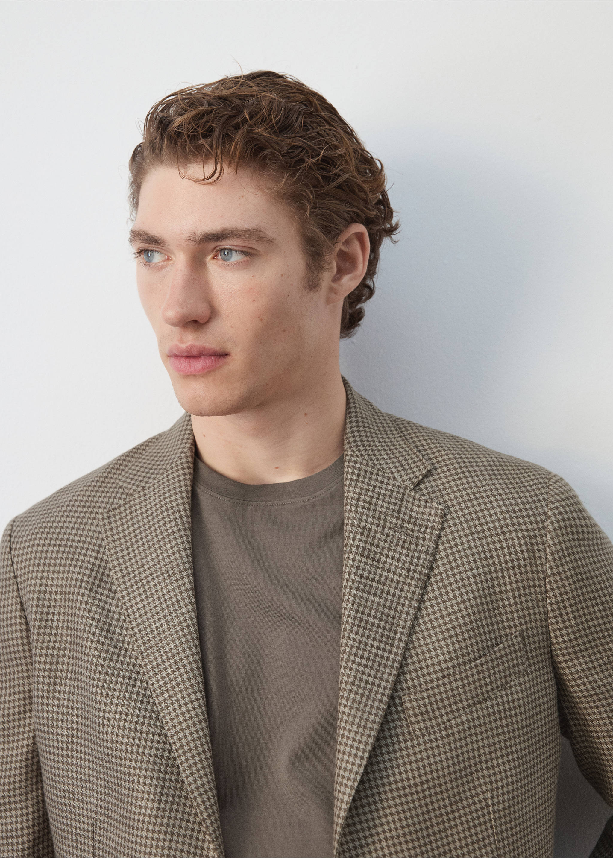 100% linen jacket with patch pockets - Details of the article 1, Brown. Ref: 27077891-03.