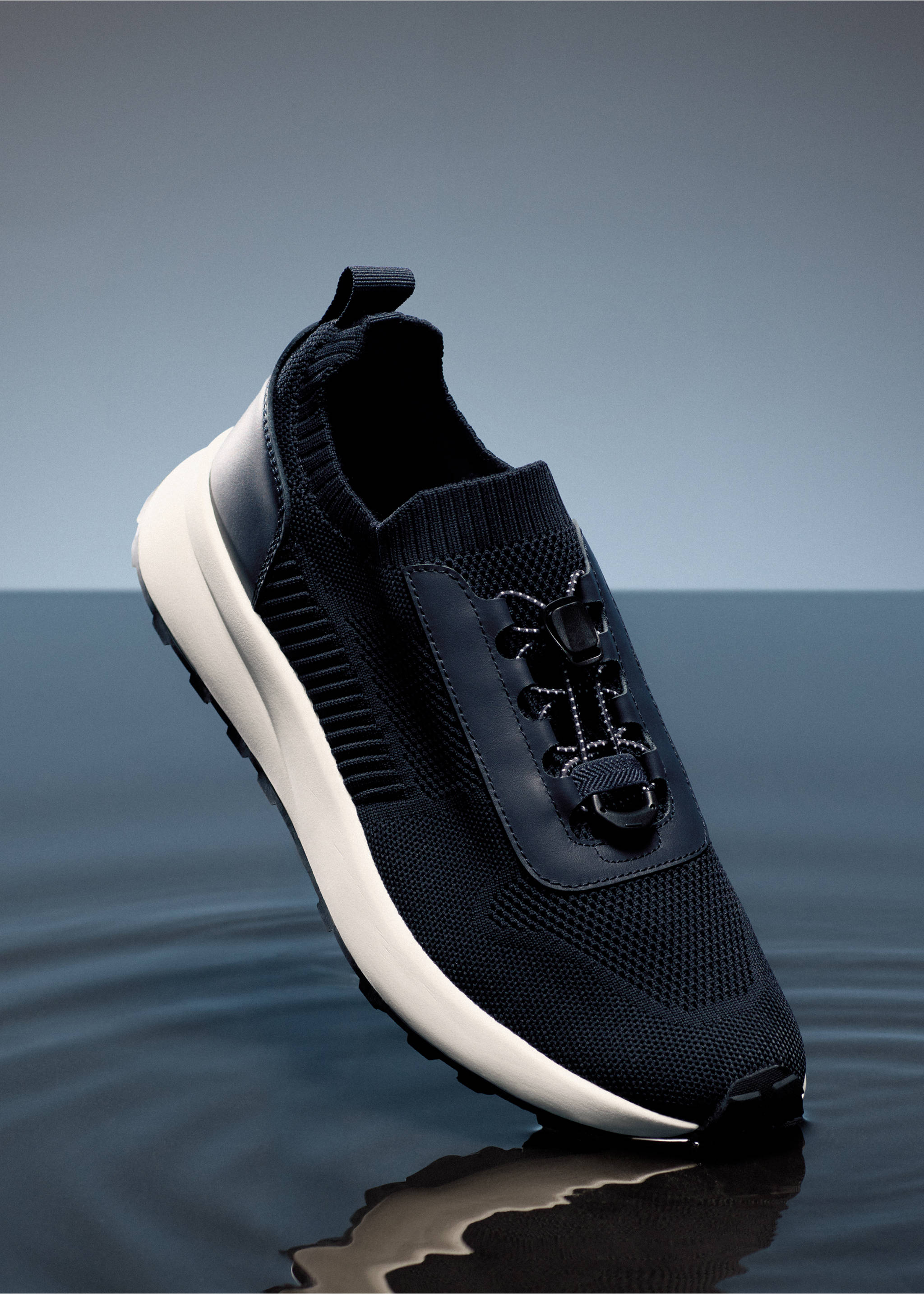 Combined trainers with laces - Details of the article 9, Navy. Ref: 27077897-00.