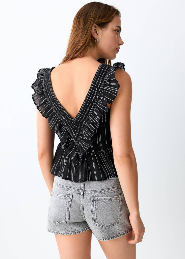 Ruffles embroidered top — Black