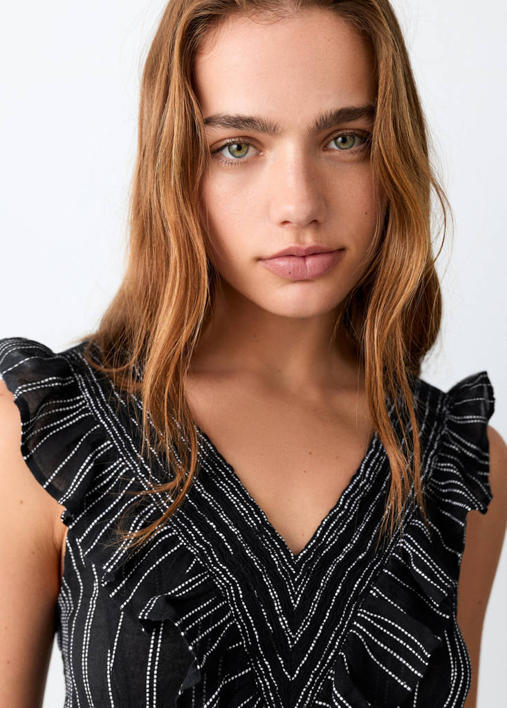 Ruffles embroidered top — Black