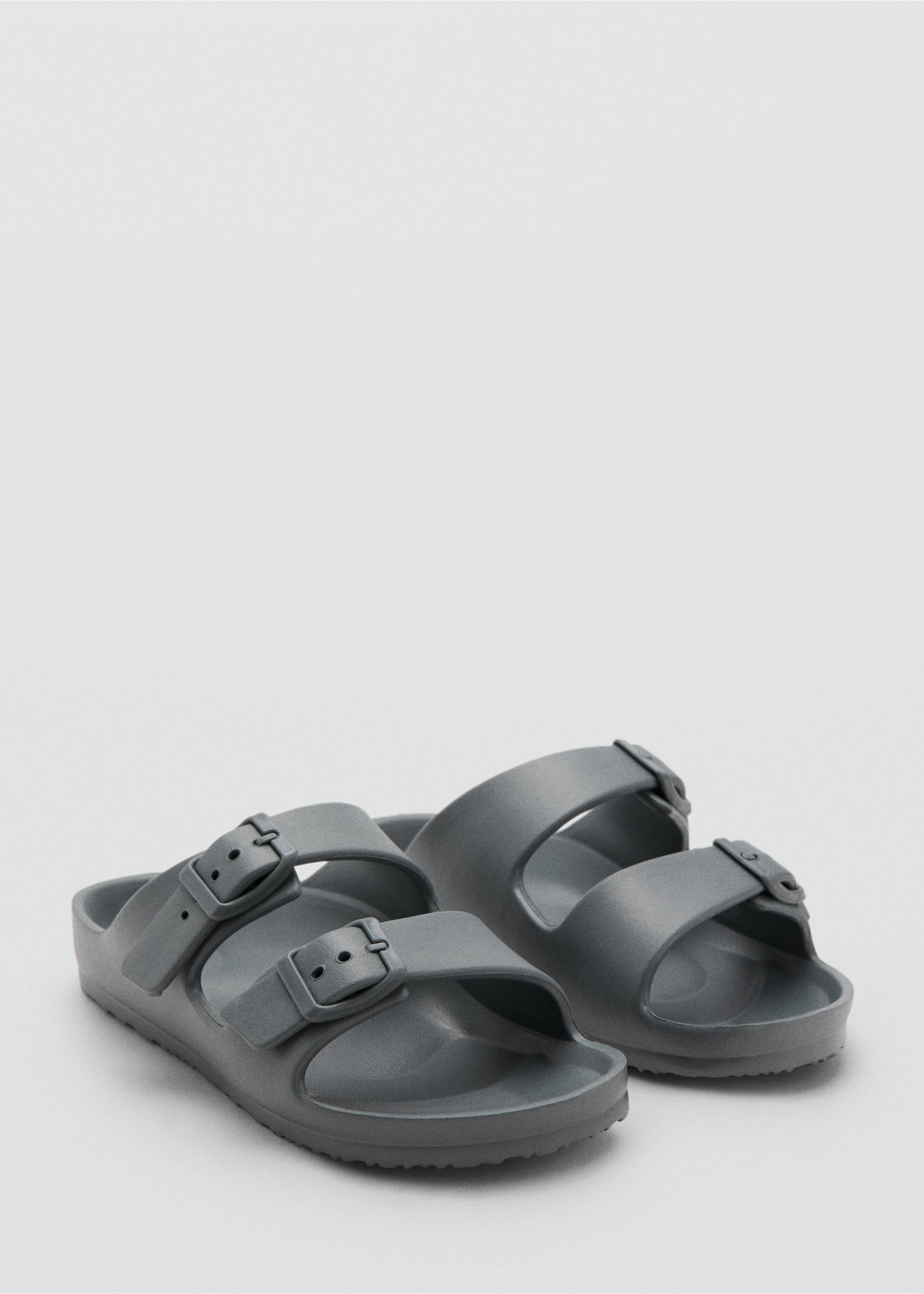 Sandales en gomme à boucles - Plan moyen, Gris anthracite. Ref: 27077901-00.