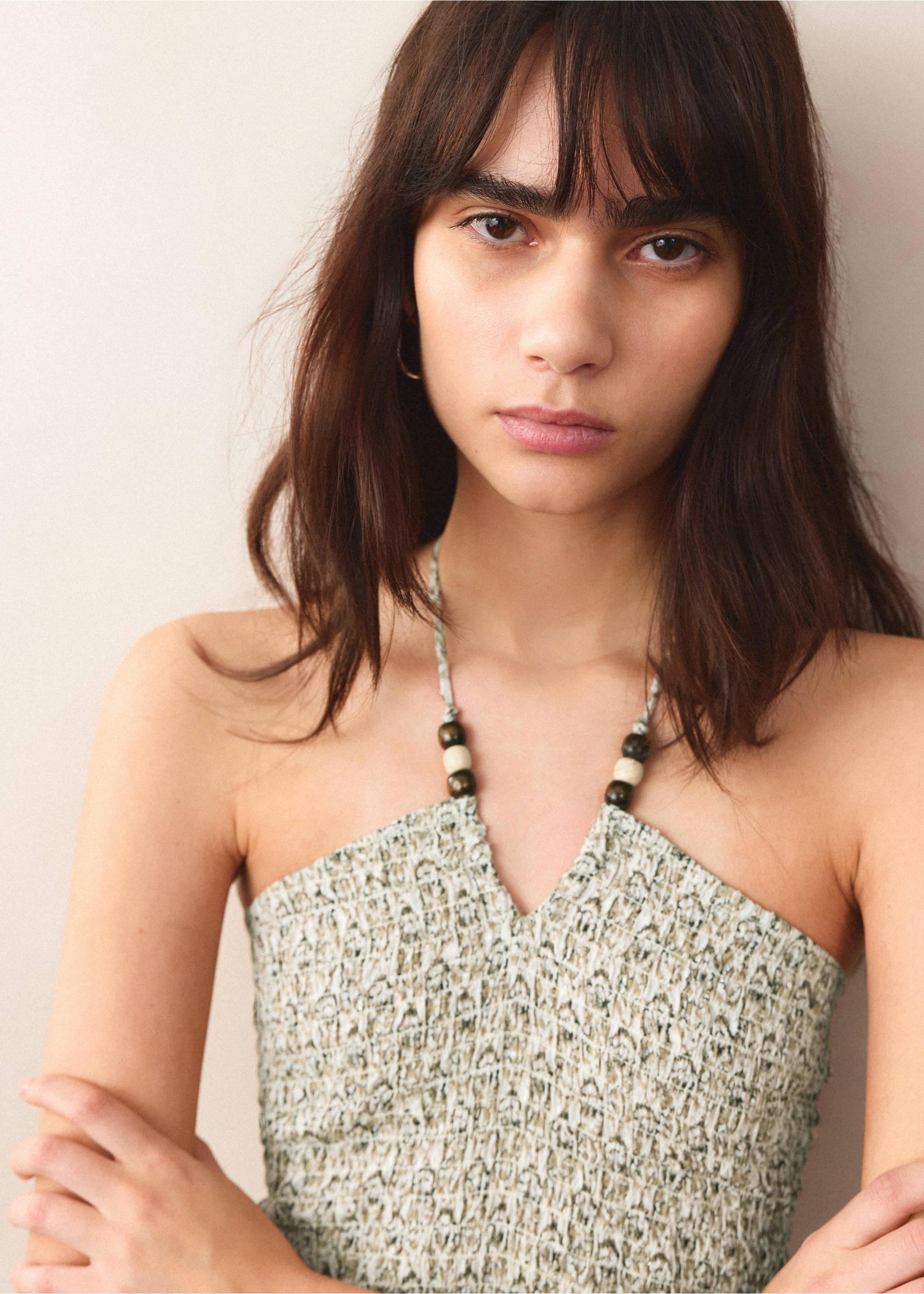 فستان مكشكش برقبة هالتر - تفاصيل المنتج 1, سكري. Ref: 27077906-00.