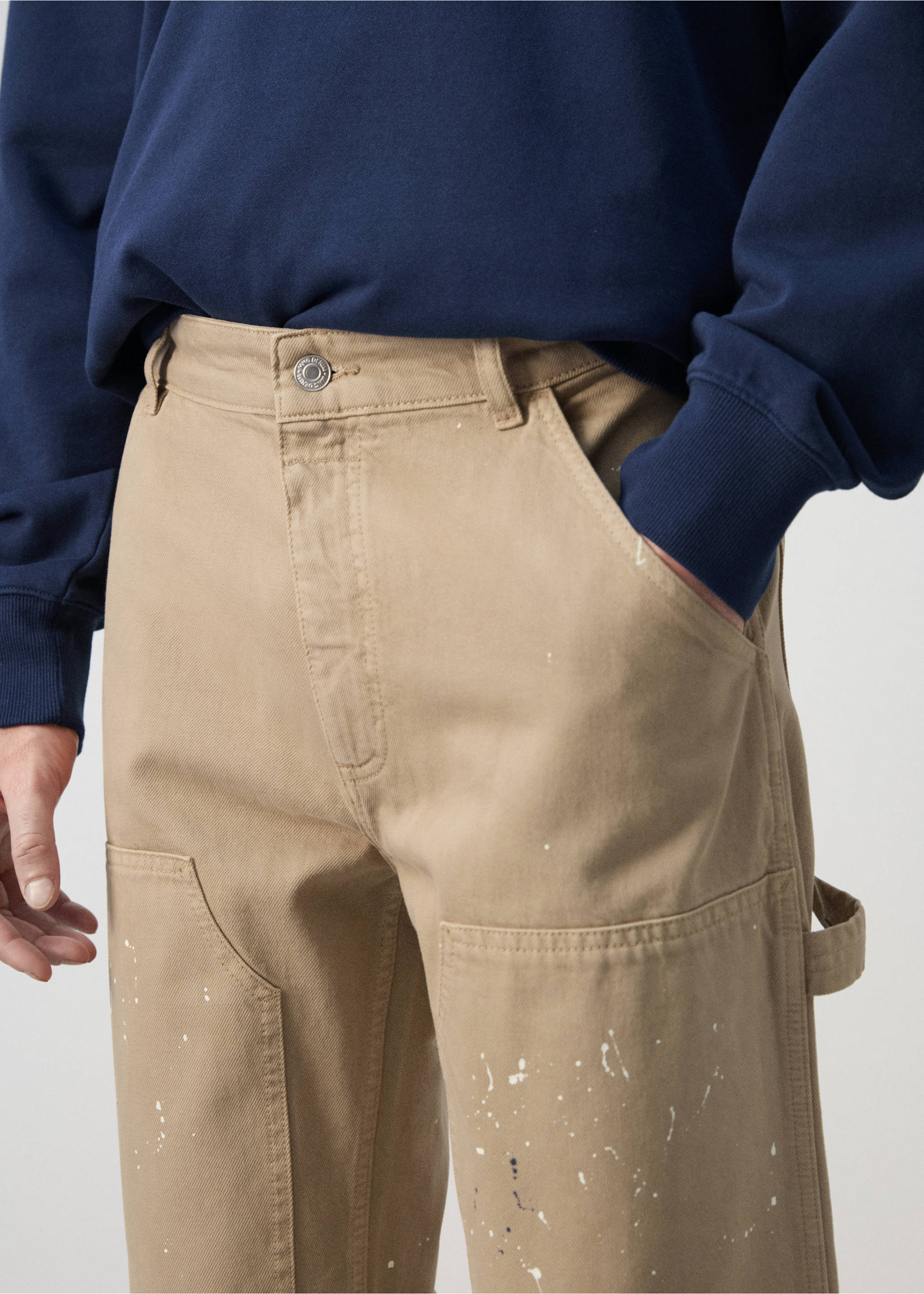 جينز بتأثير بقع بقصة عادية - تفاصيل المنتج 1, بيج. Ref: 27077930-00.