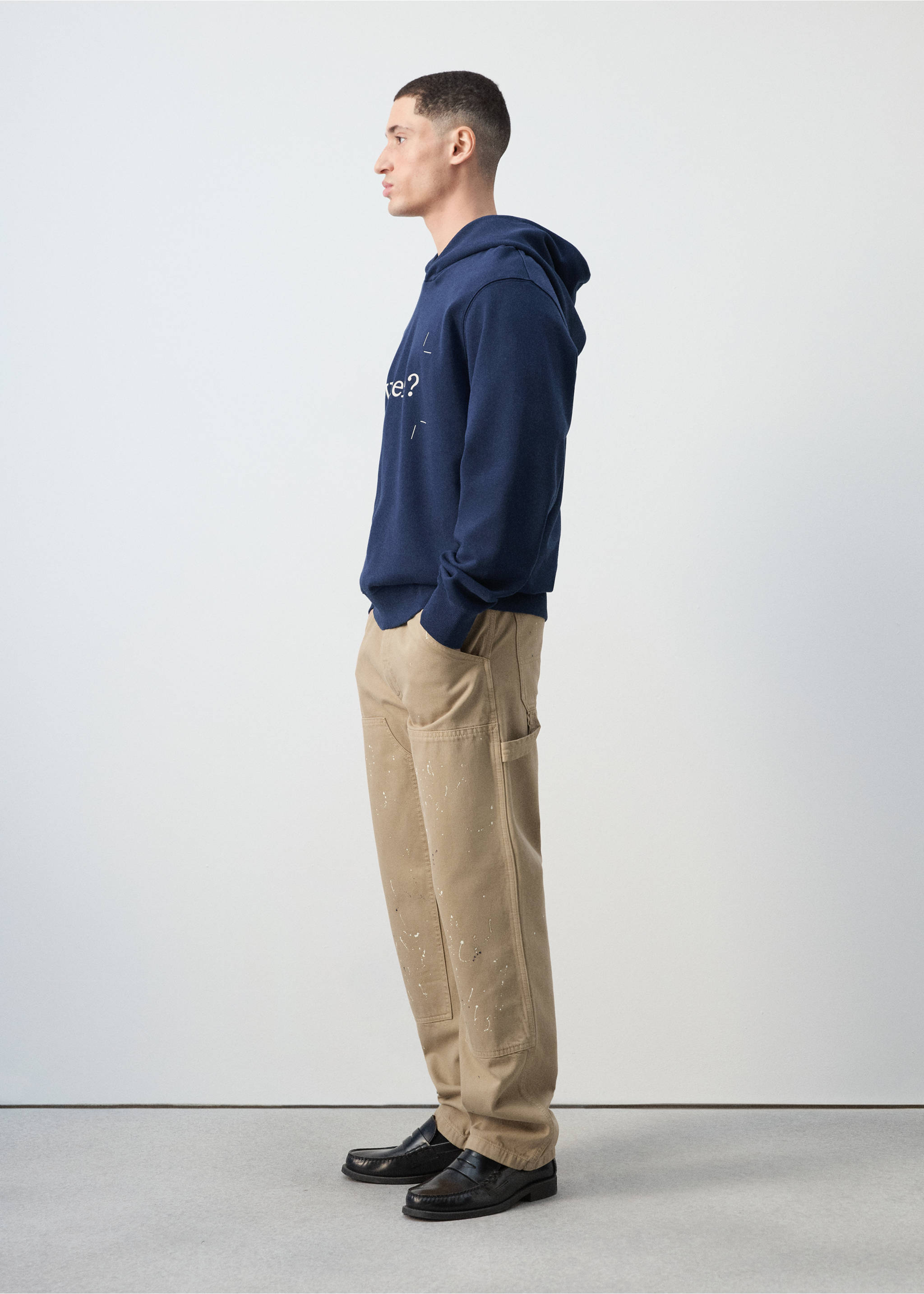 جينز بتأثير بقع بقصة عادية - تفاصيل المنتج 2, بيج. Ref: 27077930-00.