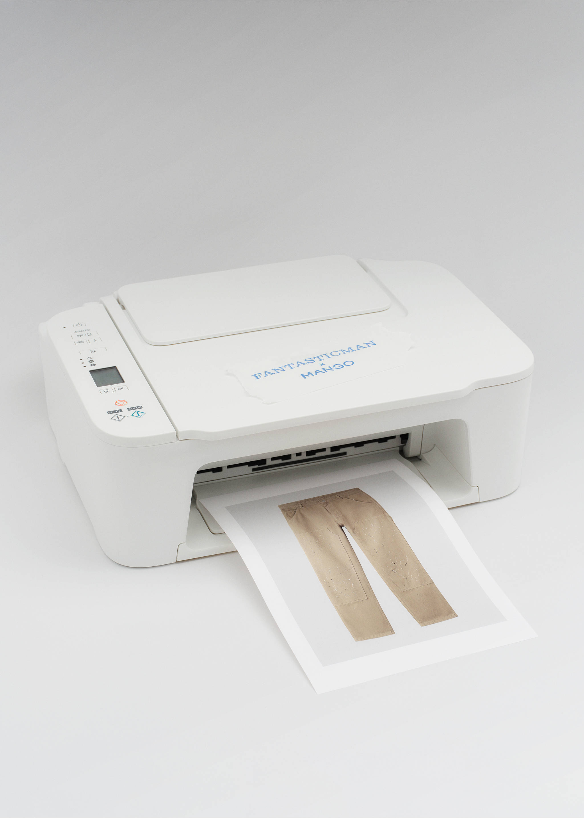 جينز بتأثير بقع بقصة عادية - تفاصيل المنتج 9, بيج. Ref: 27077930-00.