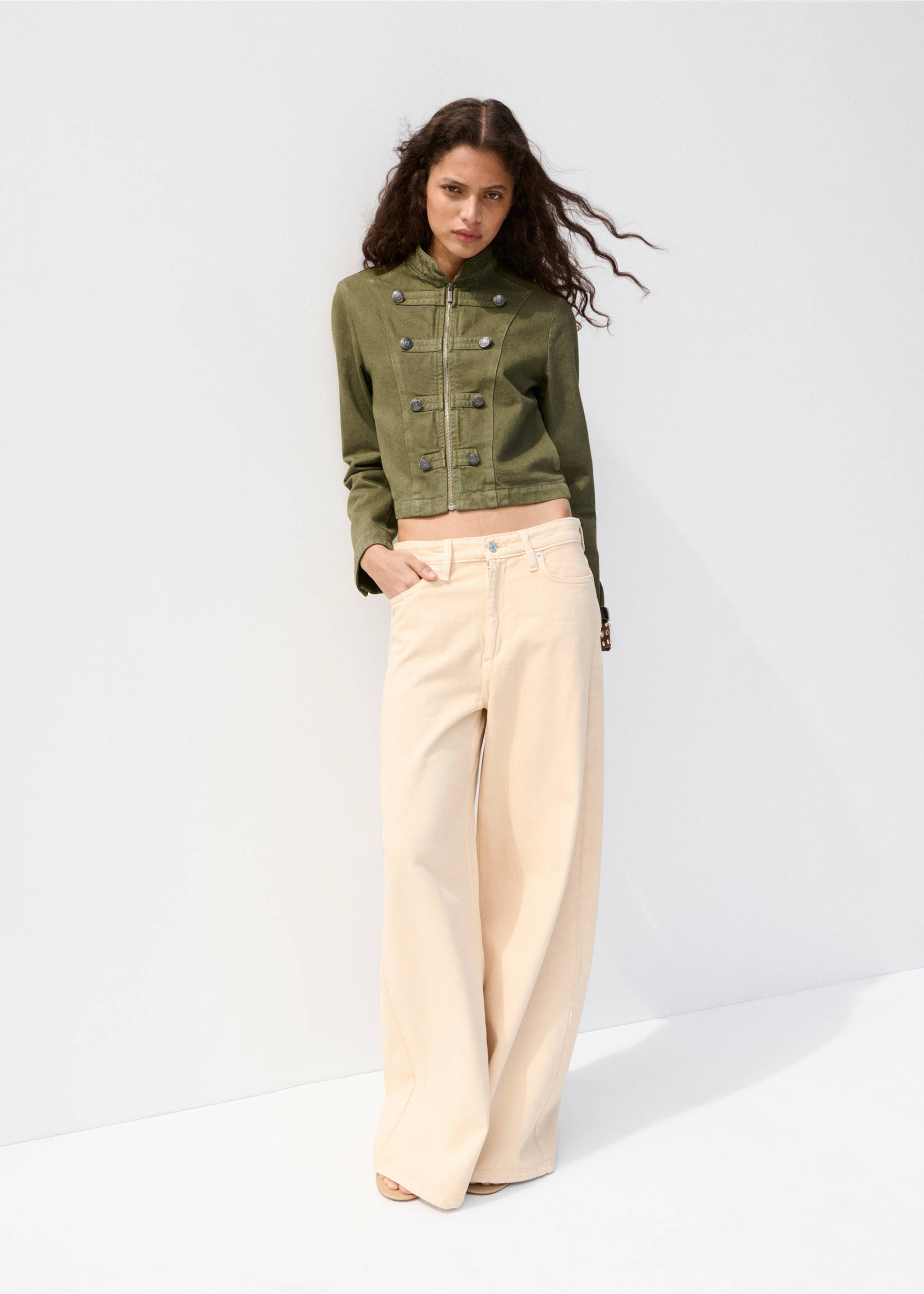 Chaqueta entallada cuello tira - Plano general, Khaki. Ref: 27077942-00.