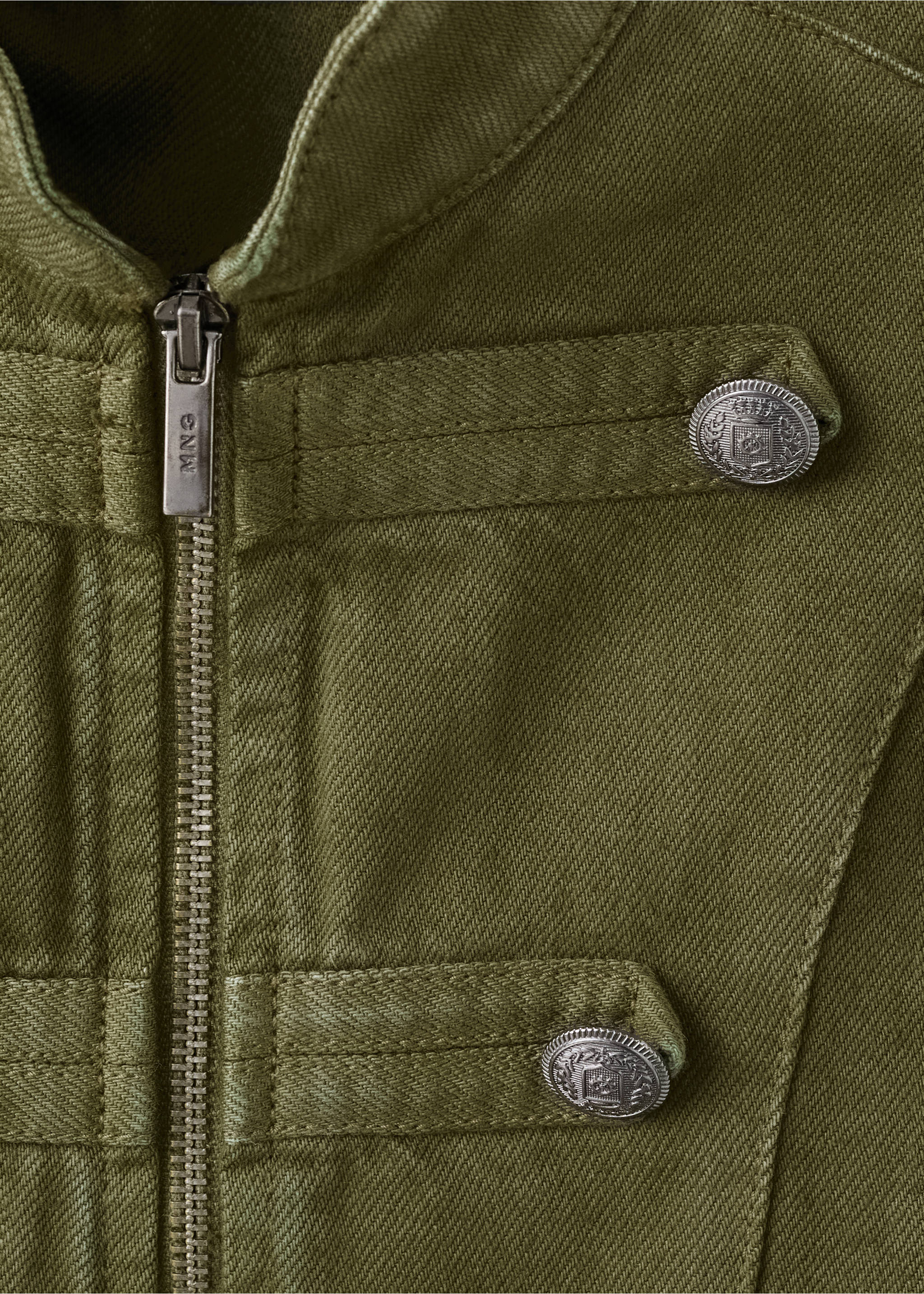 Chaqueta entallada cuello tira - Detalle del artículo 8, Khaki. Ref: 27077942-00.