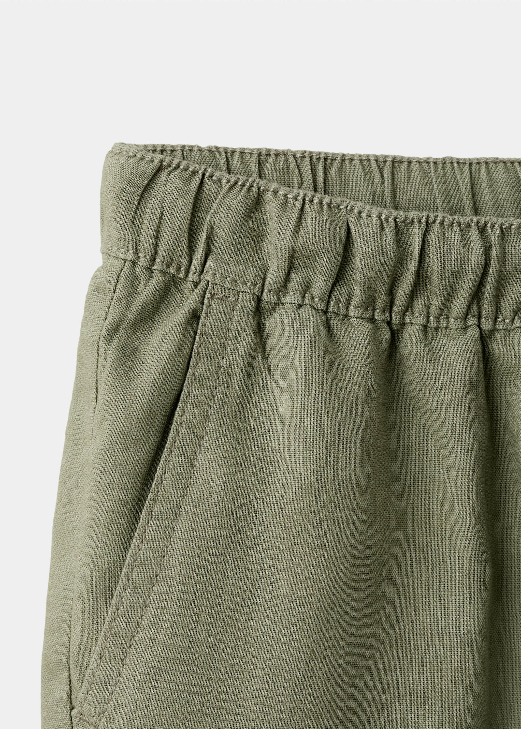 Bermudas lino rectas - Detalle del artículo 8, Khaki. Ref: 27078263-00.