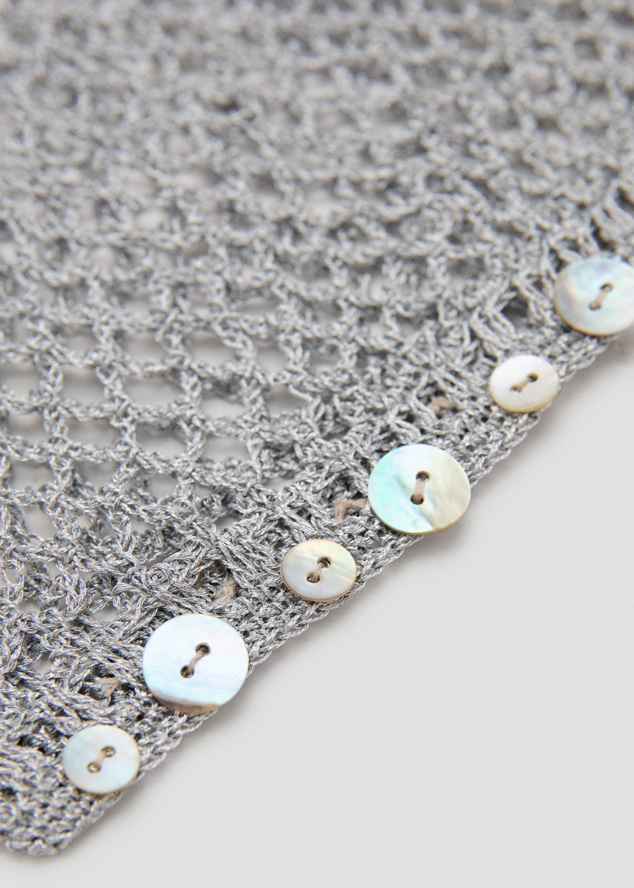 Crochet hat with decorative buttons - Средний план