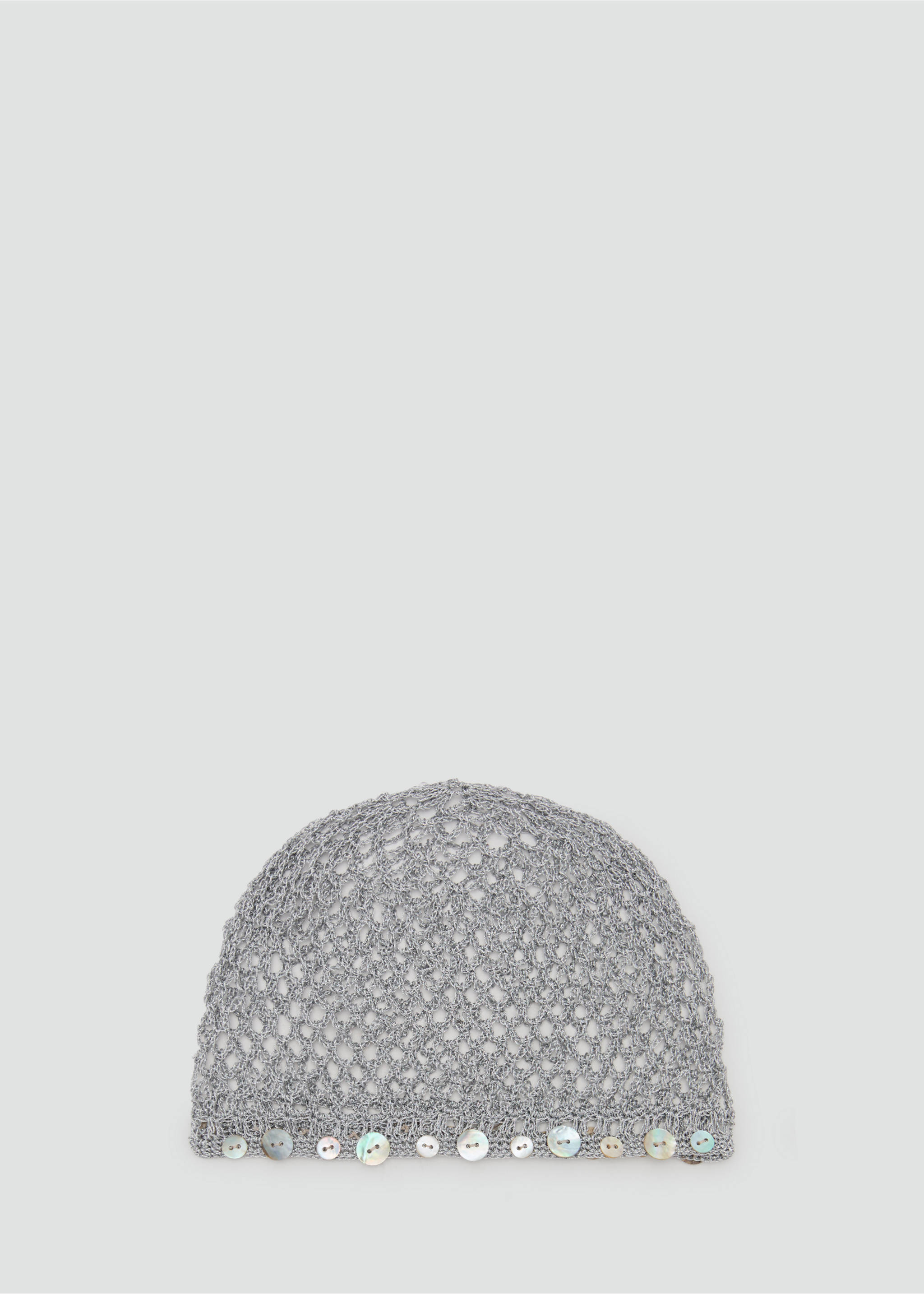 Bonnet en crochet avec boutons décoratifs - Article sans modèle, Gris. Ref: 27078653-00.