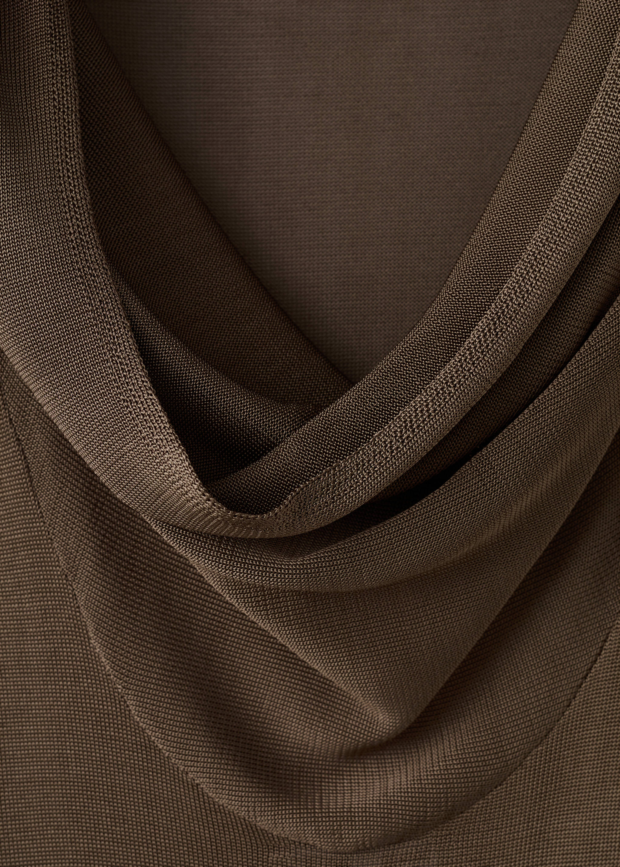 Long dress with a draped back - Details of the article 0