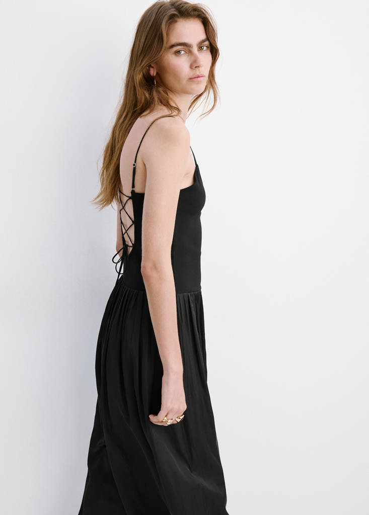 Knitted dress with a cross-back — Black
