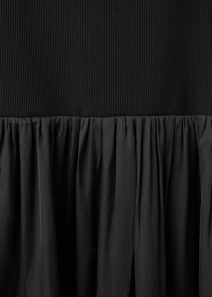 Knitted dress with a cross-back — Black