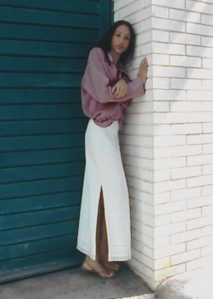 Linen skirt with lace details