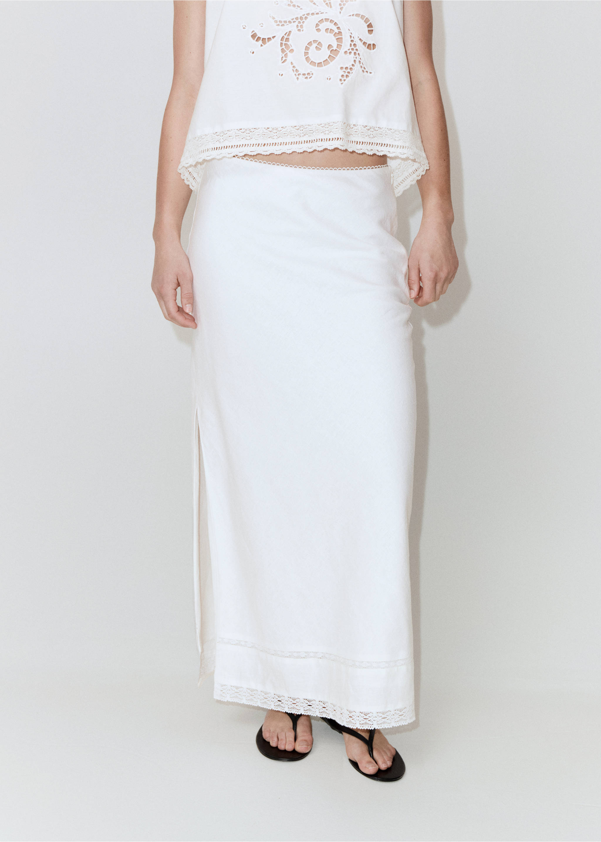Linen skirt with lace details - Medium plane, Off White. Ref: 27079069-01.