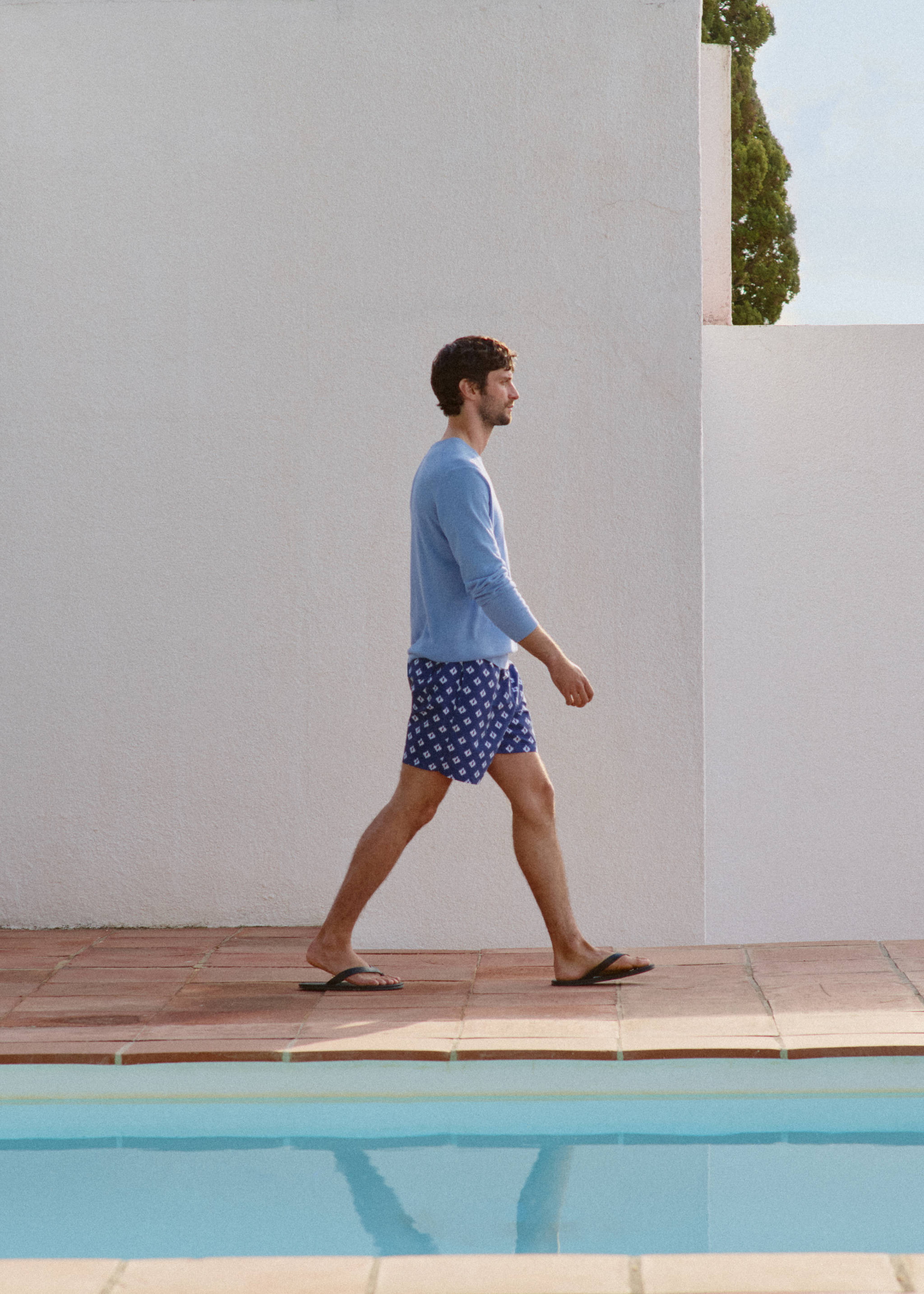 100% cotton fine-knit sweater - Details of the article 5, China Blue. Ref: 27079208-00.