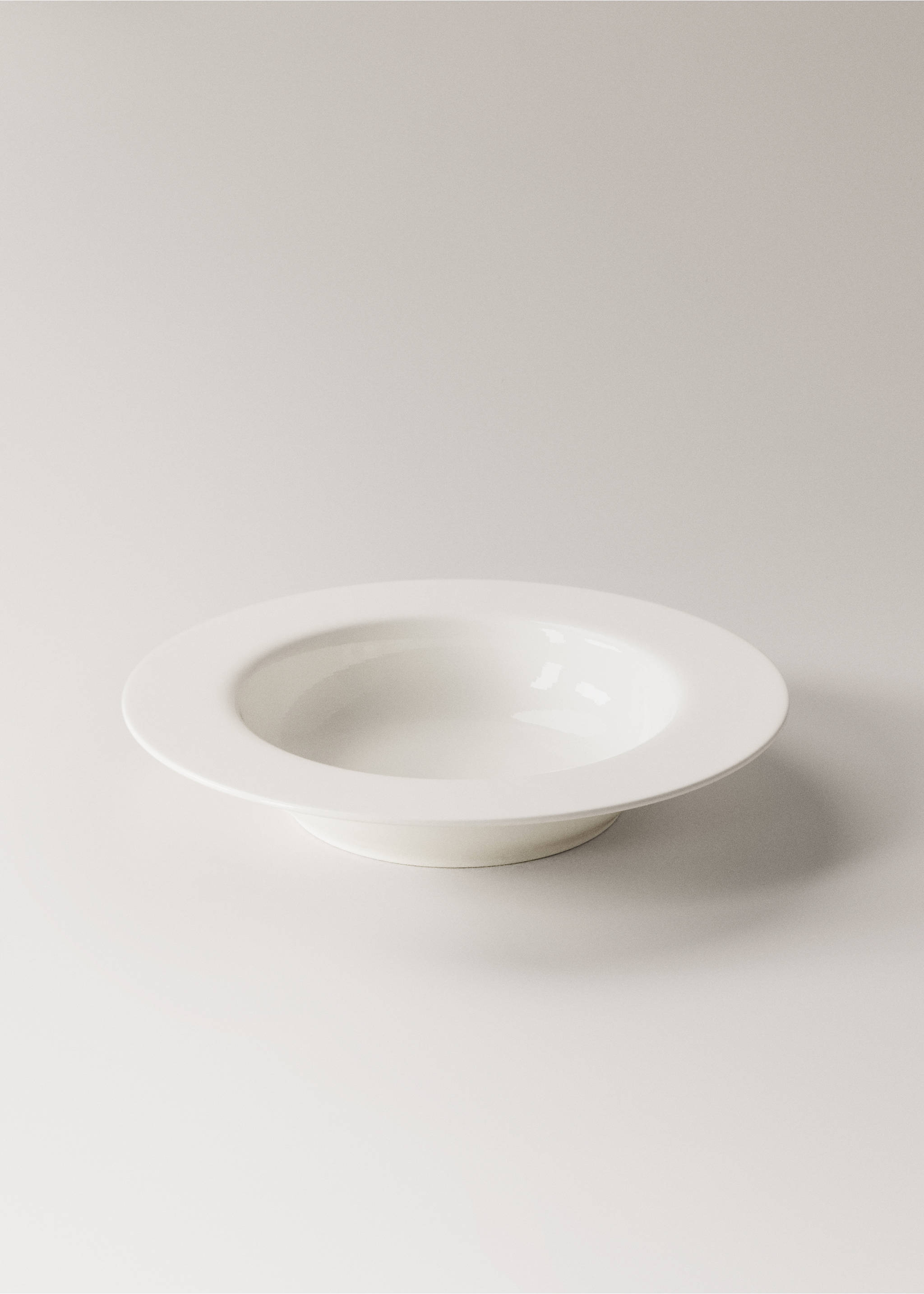 Duboki tanjur od vrlo laganog porculana bone china - Detalji artikla 1, Bijela. Ref: 27081167-00.