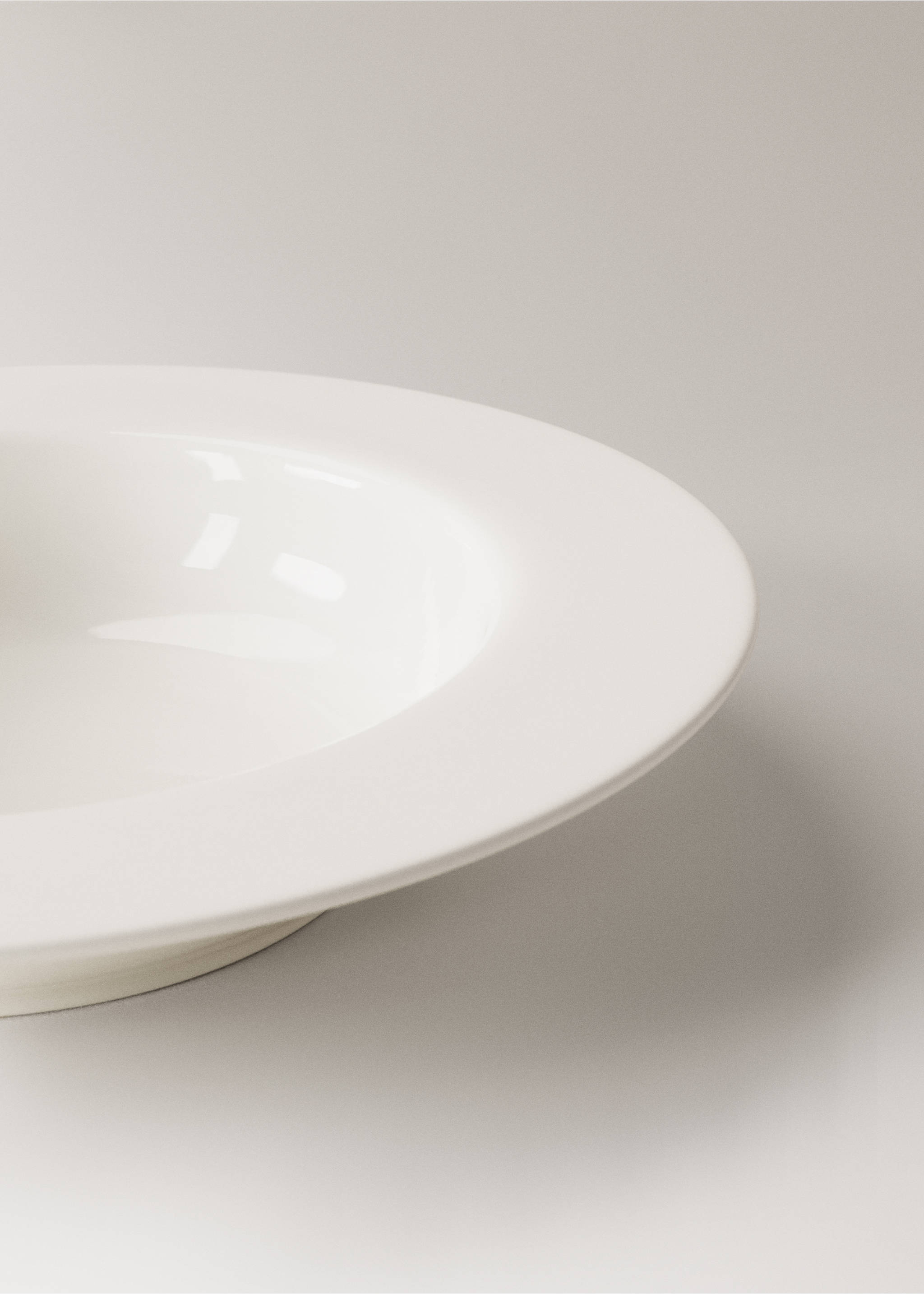 Duboki tanjur od vrlo laganog porculana bone china - Detalji artikla 3, Bijela. Ref: 27081167-00.