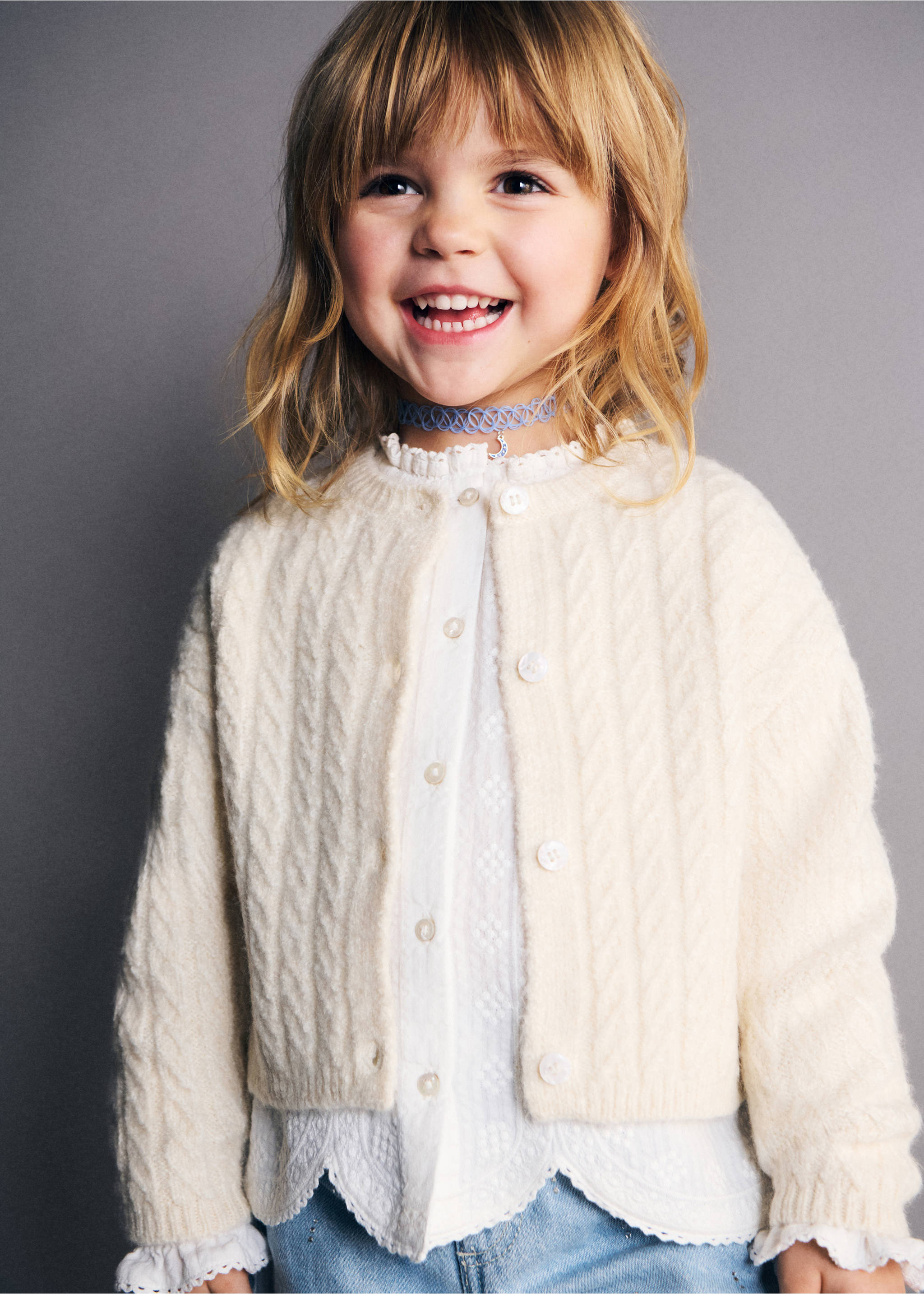 Cable-knit cardigan - Medium plane, Ecru. Ref: 27081179-00.