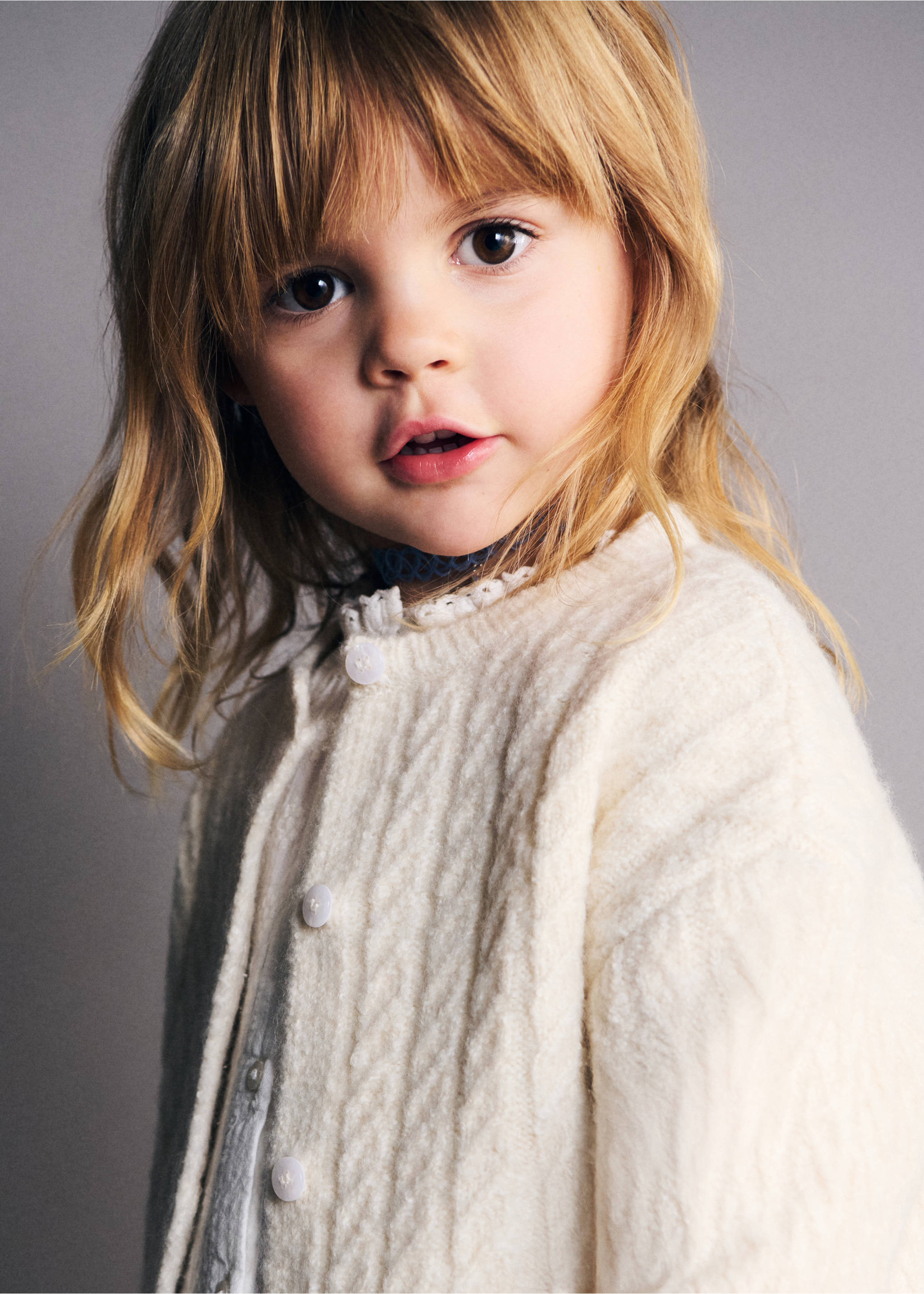 Cable-knit cardigan - Details of the article 1, Ecru. Ref: 27081179-00.