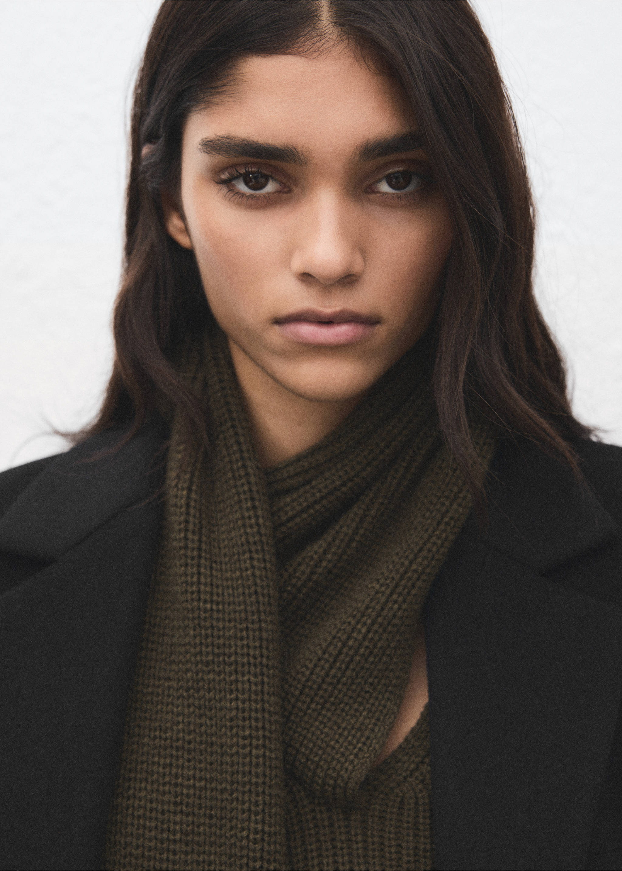 Double-breasted wool blend coat - Details of the article 1, Black. Ref: 27081184-00.