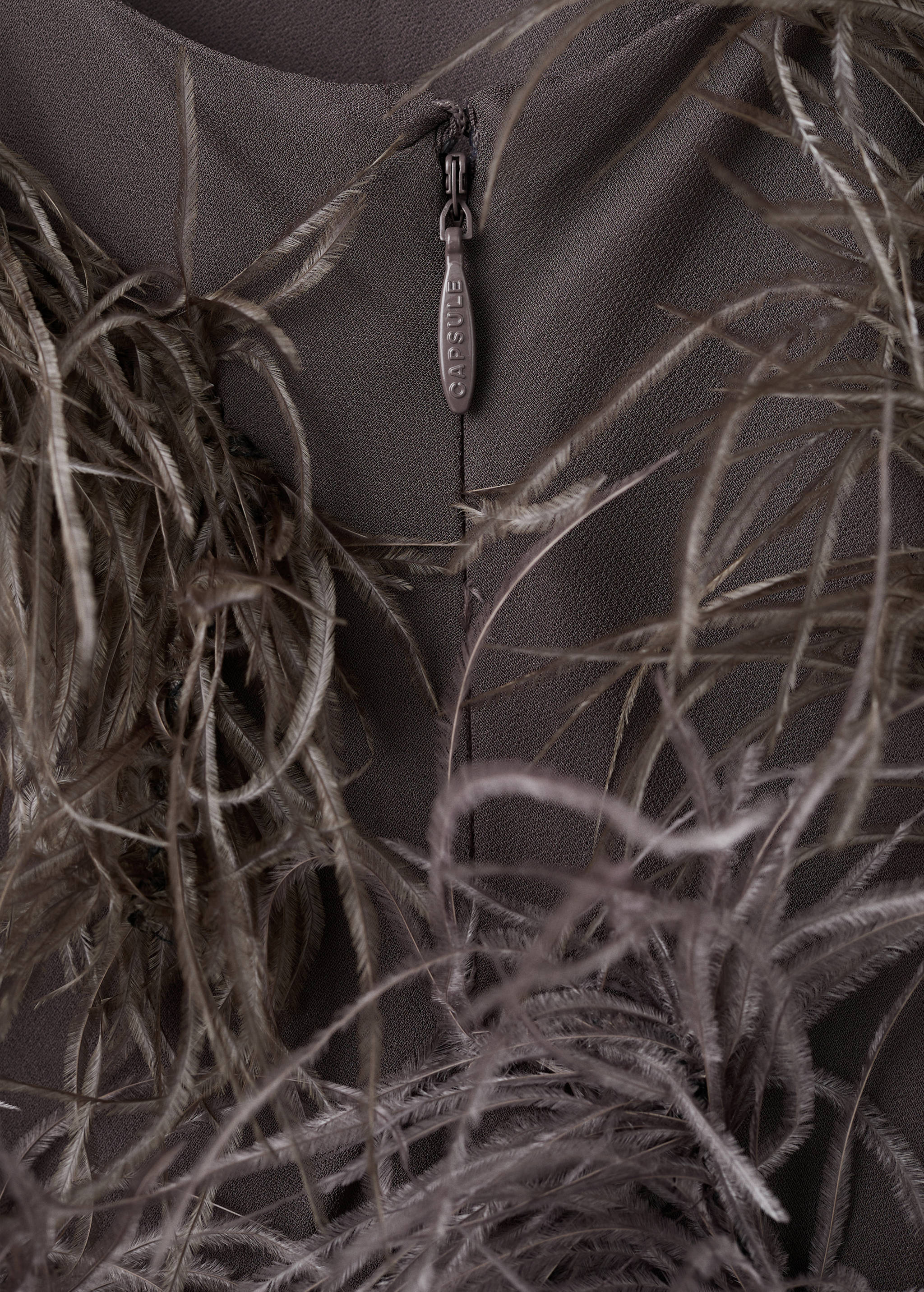 Feather dress with fringed hem - Details of the article 8