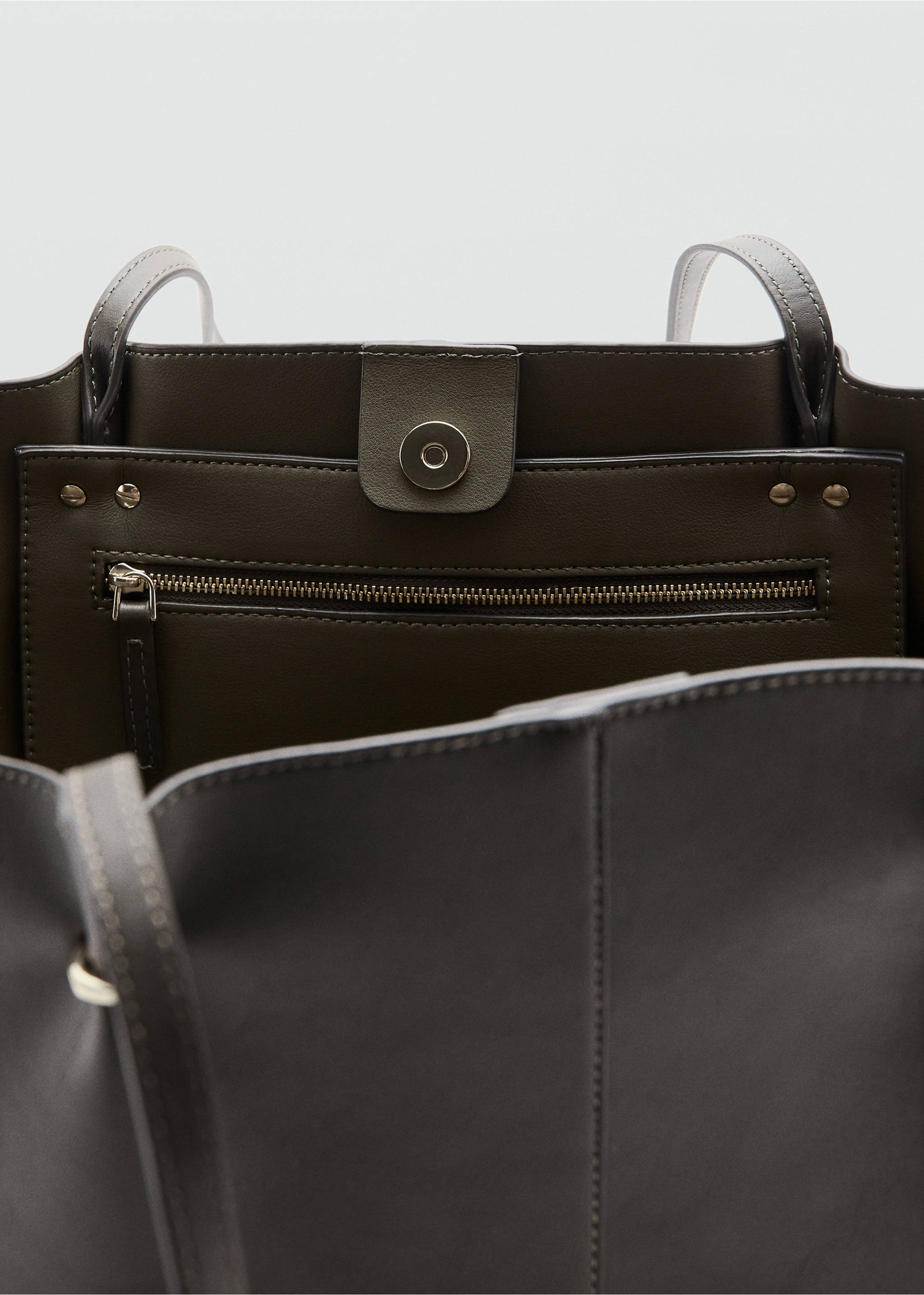 Shopper bag with metallic details - Details of the article 2, Khaki. Ref: 27081189-00.