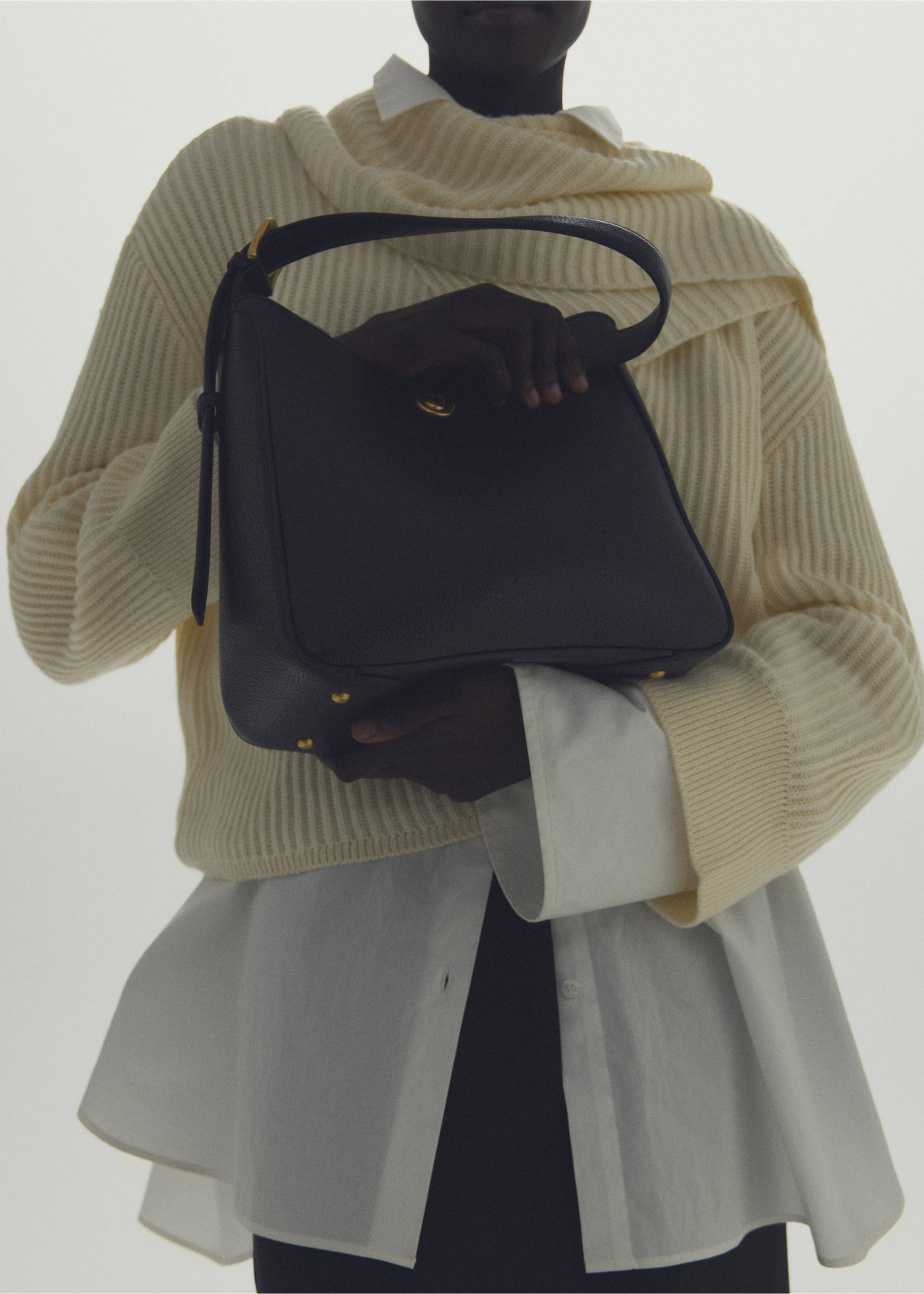 中号金属细节桶包 - null, 黑色. Ref: 27081196-00.