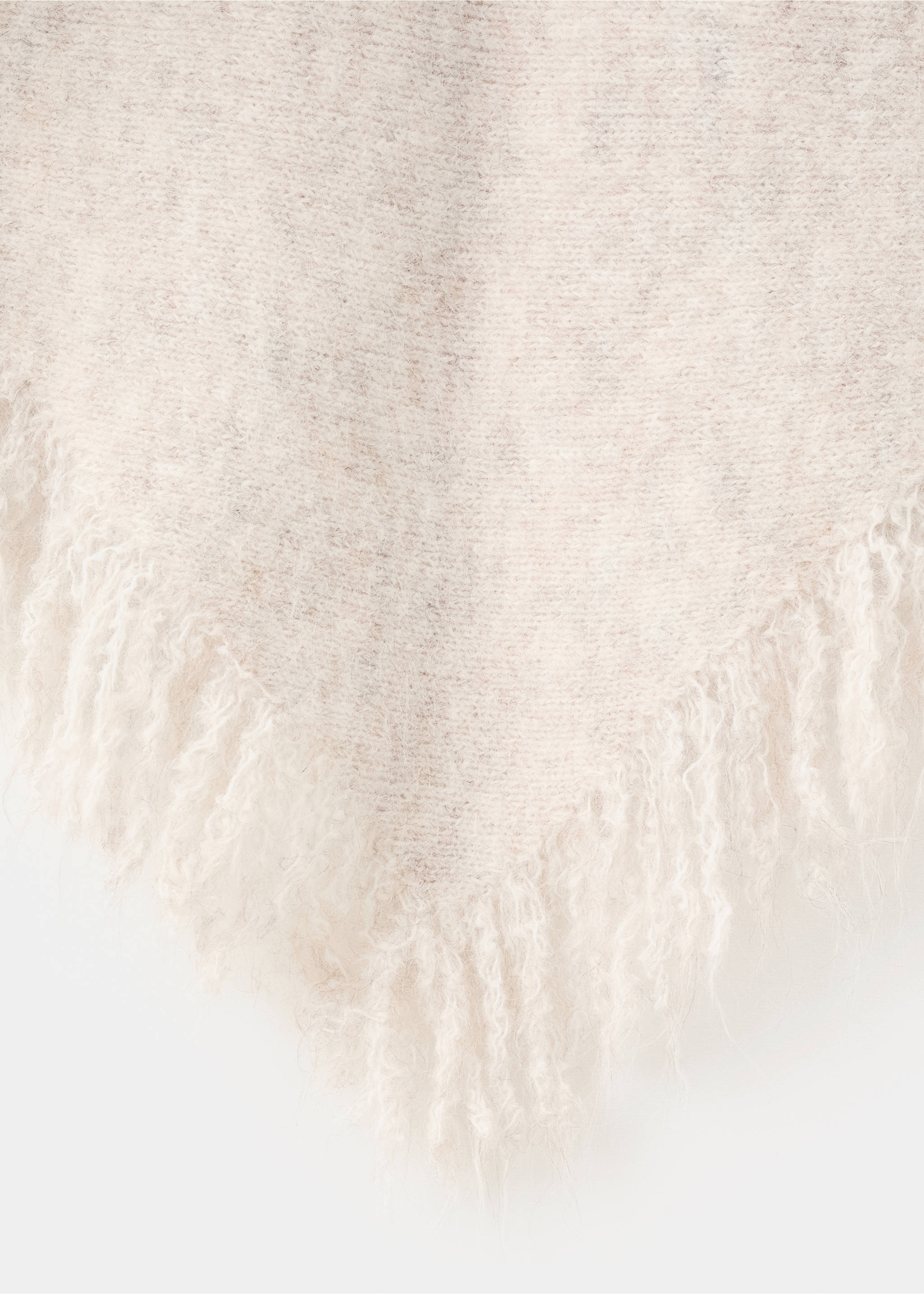 Châle finitions franges - Plan moyen, Sable. Ref: 27081200-00.