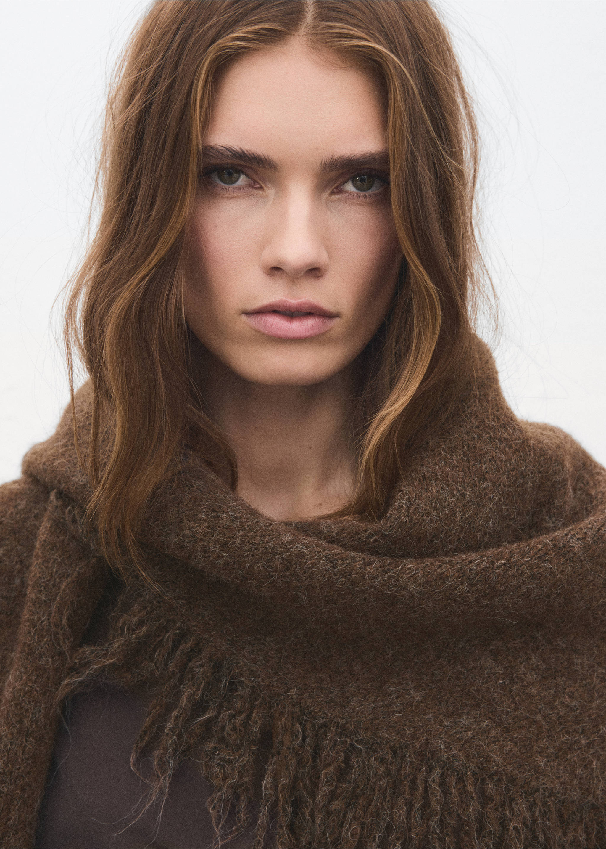 Châle finitions franges - Détail de l'article 9, Chocolat. Ref: 27081200-00.