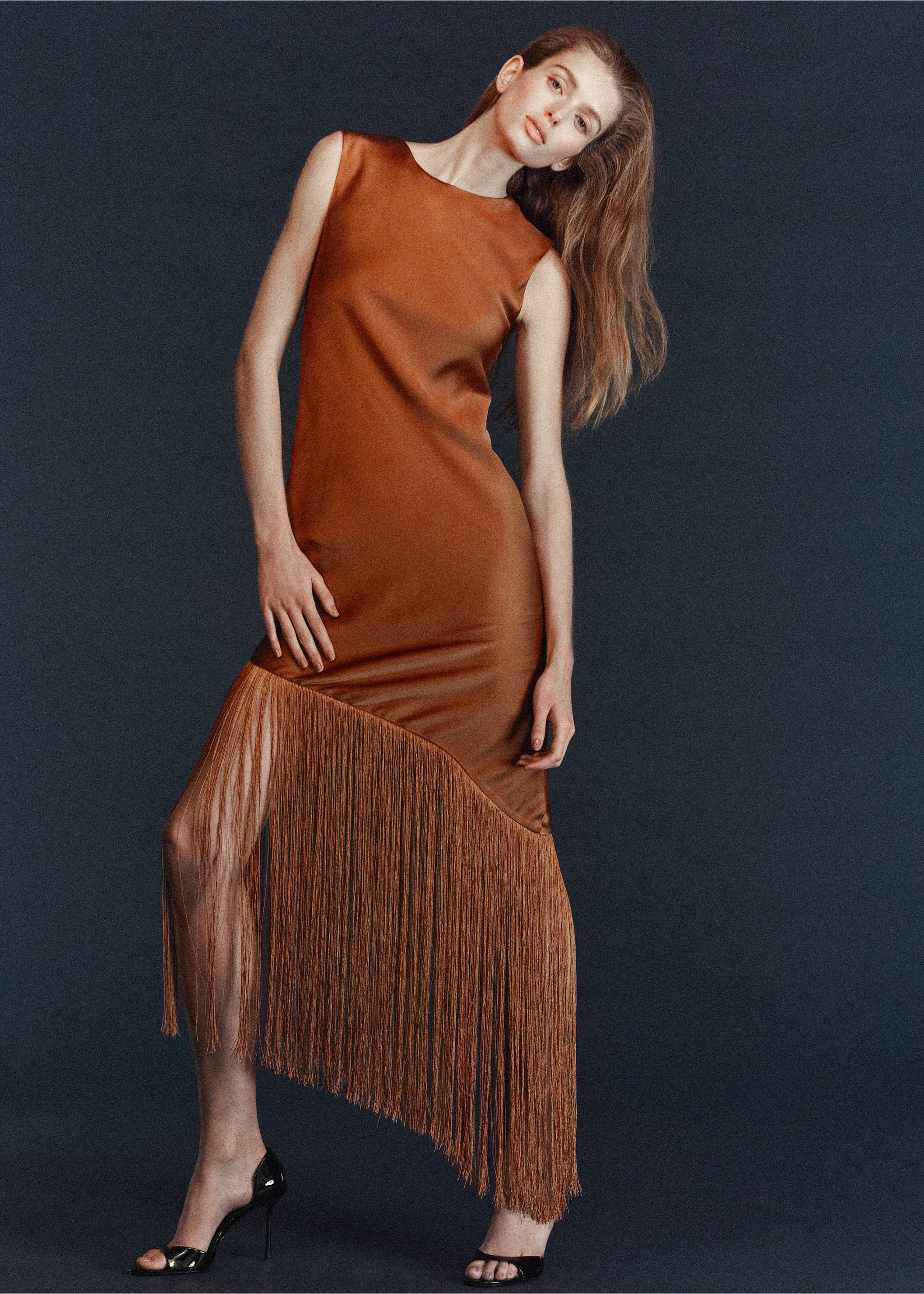 Asymmetrical satin dress with fringes - General plane, Caramel. Ref: 27081211-00.