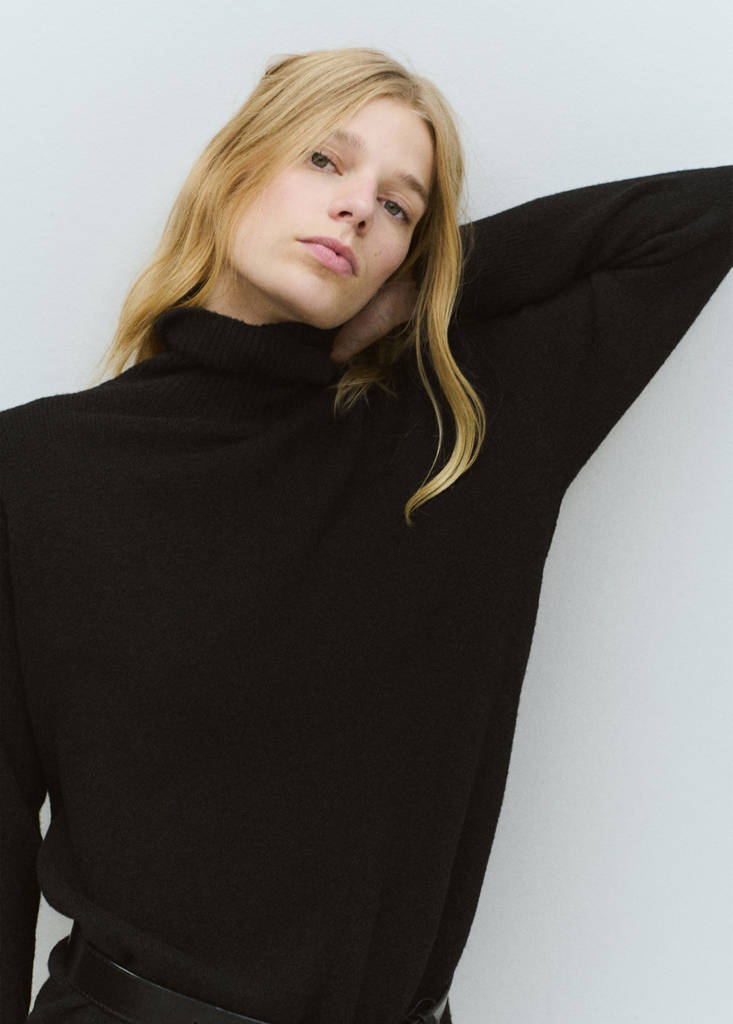 Knitted turtleneck dress — Black