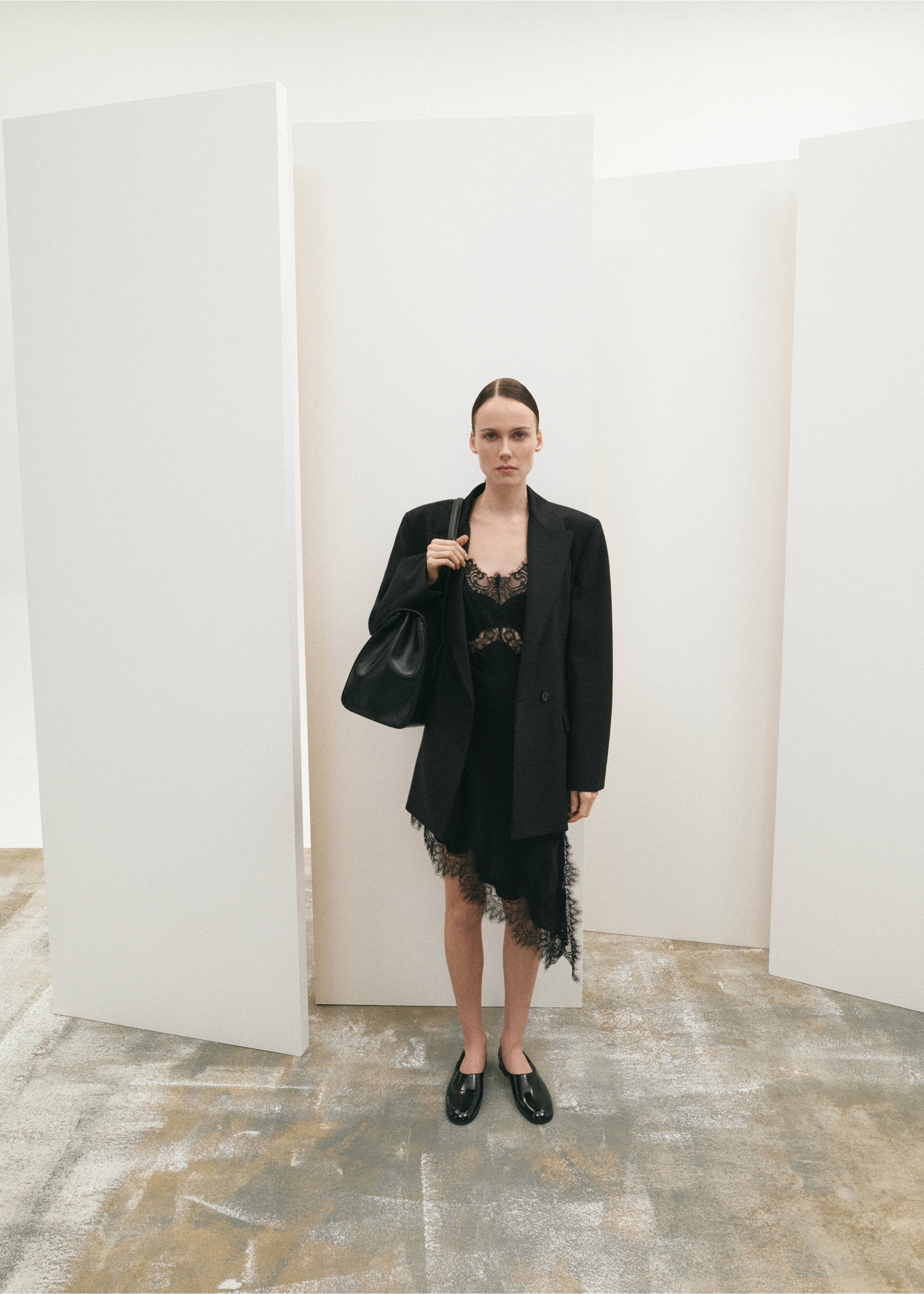 حذاء مسطح من الباتنت الجلد اللامع - رؤية عامة, أسود. Ref: 27081216-00.