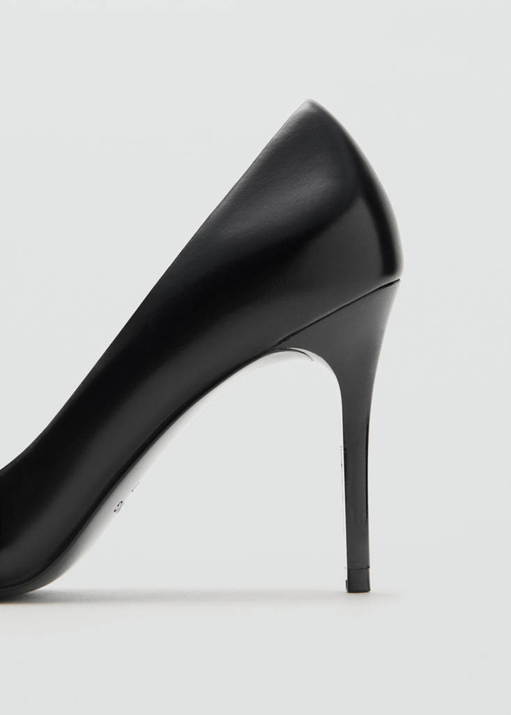 High-heeled shoes — Black