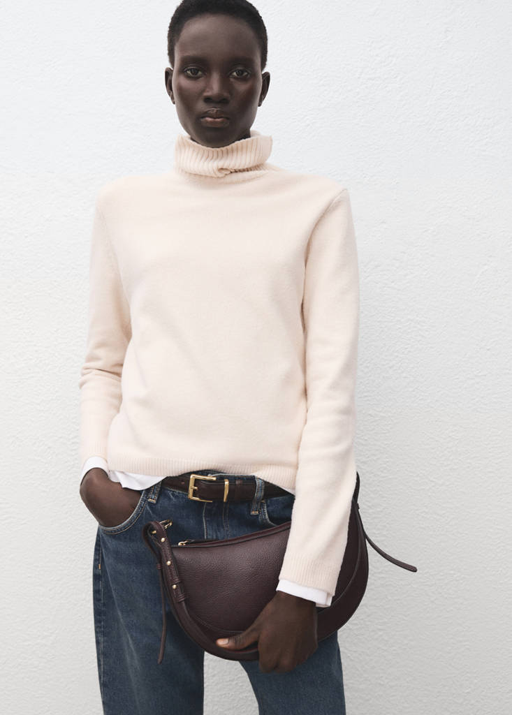 Turtleneck knitted sweater — Ecru