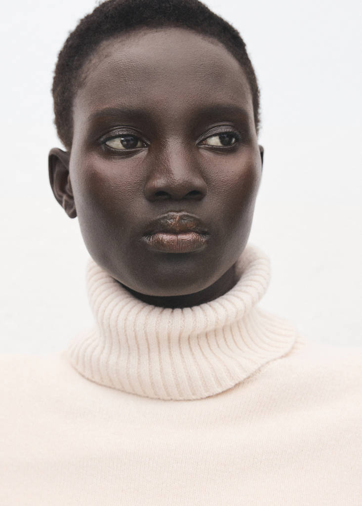 Turtleneck knitted sweater — Ecru