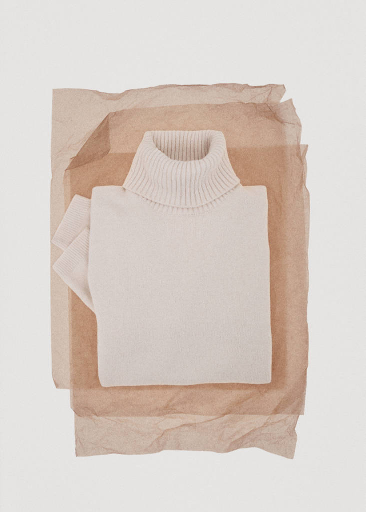 Turtleneck knitted sweater — Ecru
