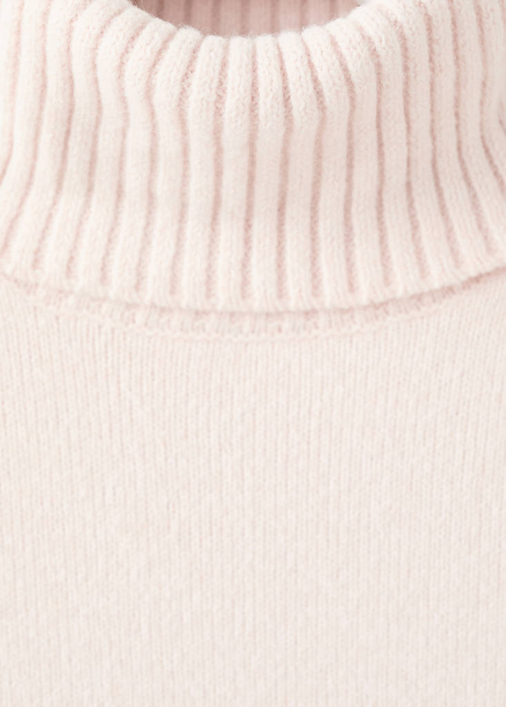 Turtleneck knitted sweater — Ecru