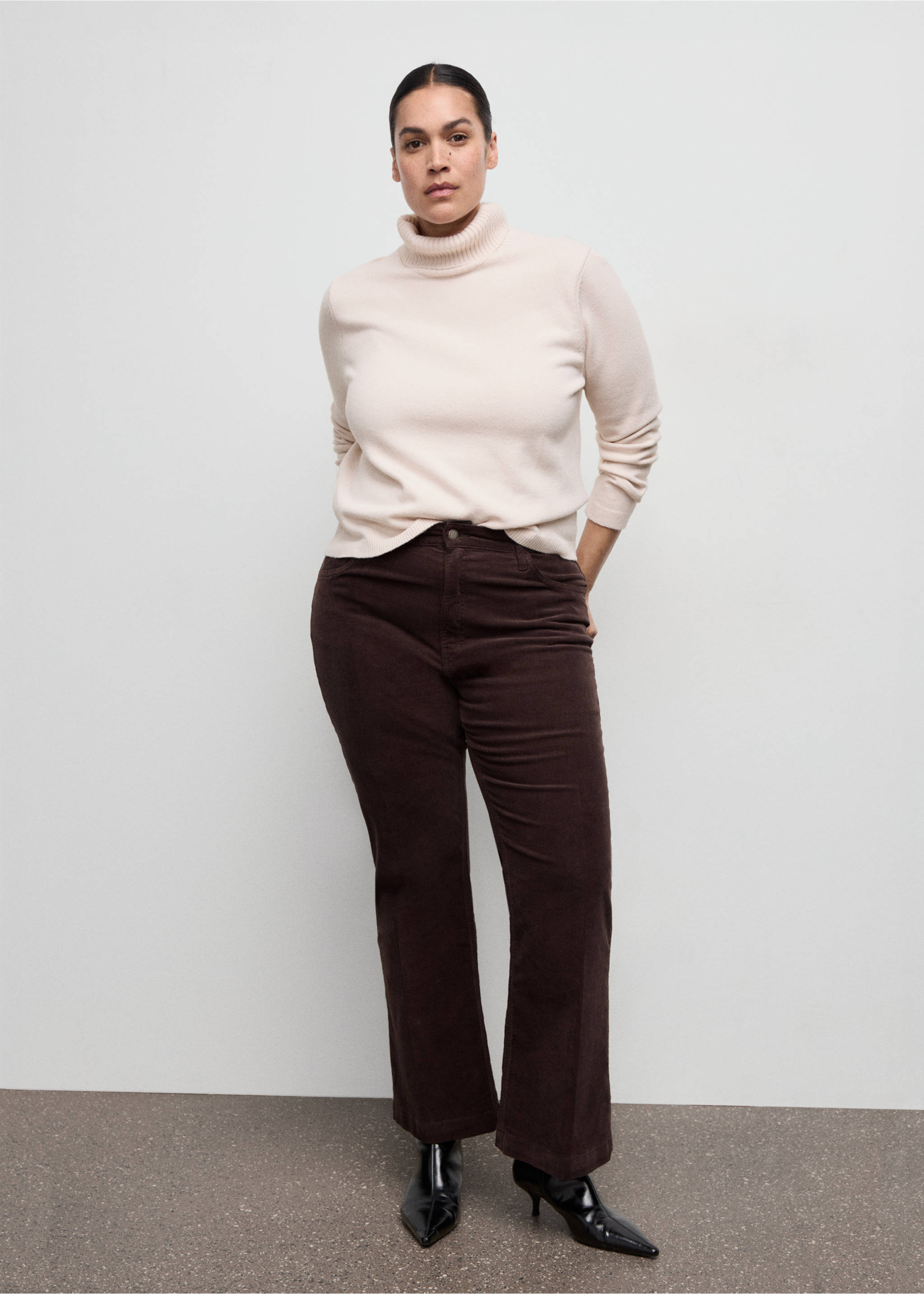 Strikket genser med nedbrettet hals - Artikkeldetalj 3, Ecru. Ref: 27081223-00.