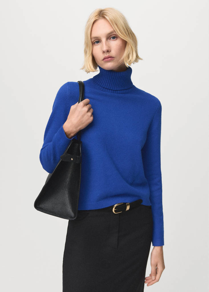 Turtleneck knitted sweater — Vibrant blue