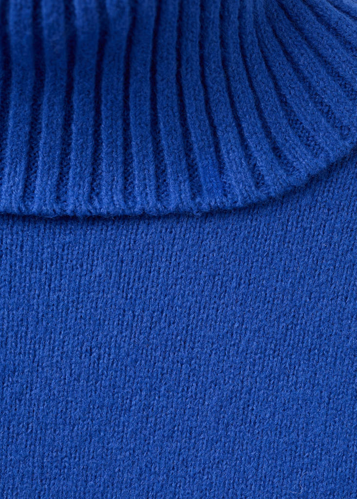 Turtleneck knitted sweater — Vibrant blue