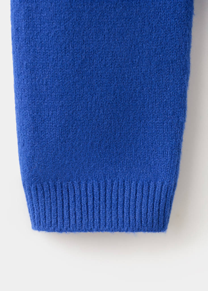 Turtleneck knitted sweater — Vibrant blue
